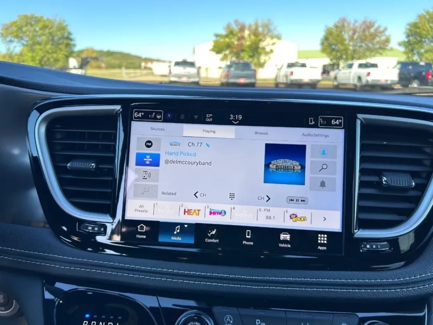 2026 /Black Leather Chrysler Pacifica Select (2C4RC1BG2TR) with an 3.6L V6 24V VVT UPG I engine, Automatic transmission, located at 970 Woodlawn Dr., Farmington, MO, 63640, (573) 431-7800, 37.825642, -90.468674 - Discover the perfect family vehicle with the 2026 Chrysler Pacifica Select, available now at Pettus CDJR Farmington! Imagine embarking on weekend adventures or school runs in a spacious, reliable minivan designed for comfort and convenience. The Pacifica is not just any vehicle; it's a lifestyle upg - Photo#16