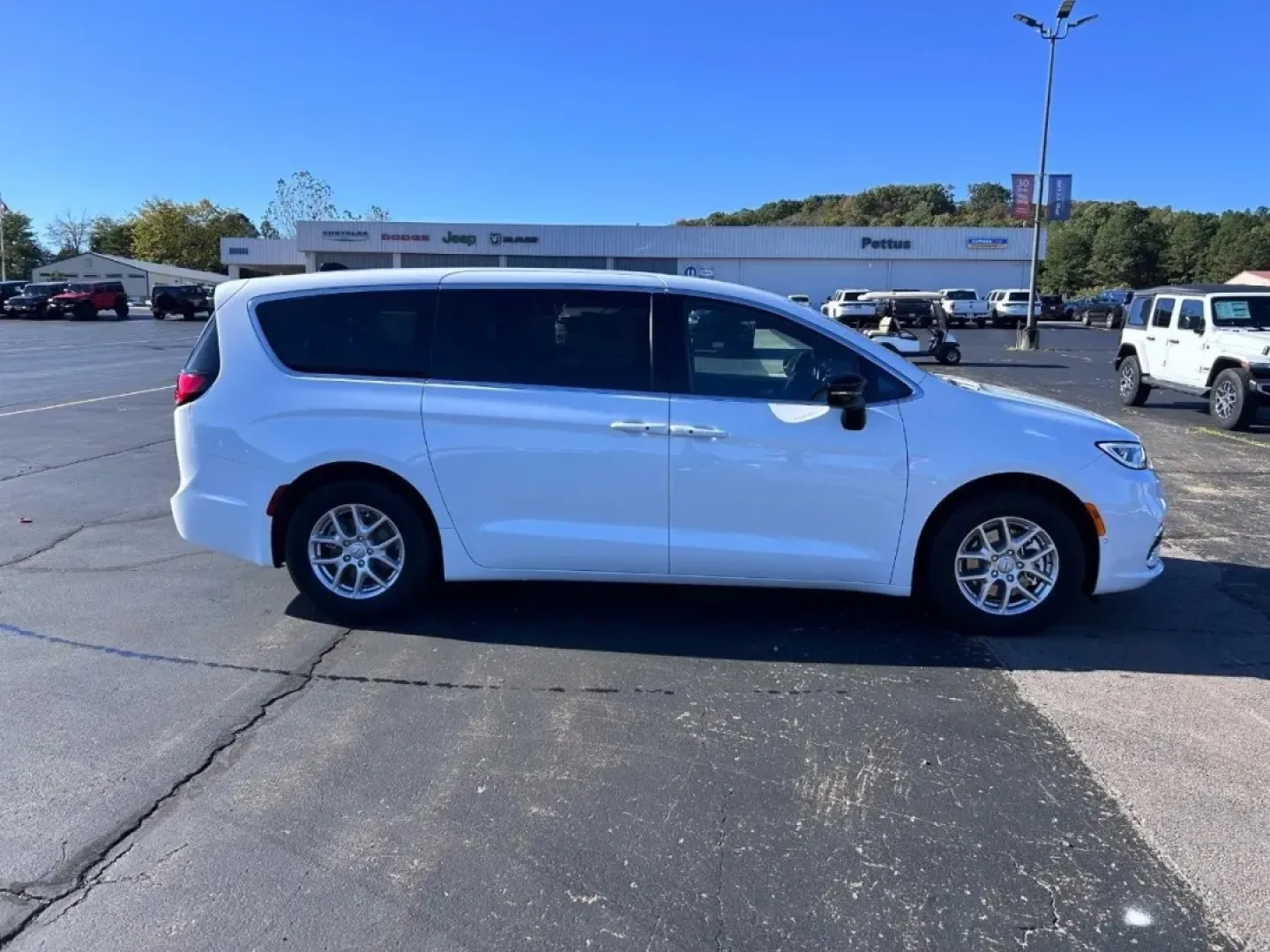 2026 /Black Leather Chrysler Pacifica Select (2C4RC1BG2TR) with an 3.6L V6 24V VVT UPG I engine, Automatic transmission, located at 970 Woodlawn Dr., Farmington, MO, 63640, (573) 431-7800, 37.825642, -90.468674 - Discover the perfect family vehicle with the 2026 Chrysler Pacifica Select, available now at Pettus CDJR Farmington! Imagine embarking on weekend adventures or school runs in a spacious, reliable minivan designed for comfort and convenience. The Pacifica is not just any vehicle; it's a lifestyle upg - Photo#1