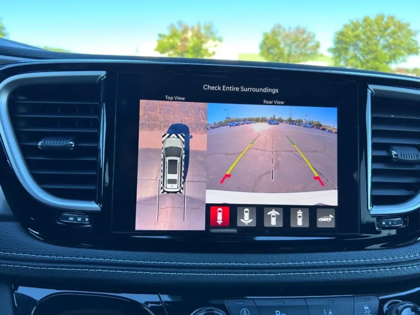 2026 /Black Leather Chrysler Pacifica Select (2C4RC1BG2TR) with an 3.6L V6 24V VVT UPG I engine, Automatic transmission, located at 970 Woodlawn Dr., Farmington, MO, 63640, (573) 431-7800, 37.825642, -90.468674 - Discover the perfect family vehicle with the 2026 Chrysler Pacifica Select, available now at Pettus CDJR Farmington! Imagine embarking on weekend adventures or school runs in a spacious, reliable minivan designed for comfort and convenience. The Pacifica is not just any vehicle; it's a lifestyle upg - Photo#24