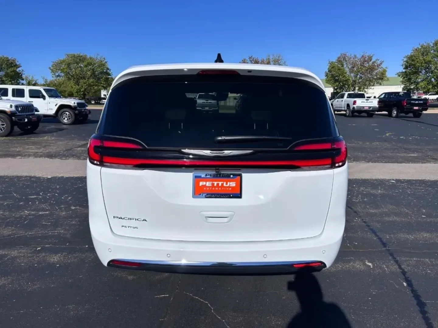 2026 /Black Leather Chrysler Pacifica Select (2C4RC1BG2TR) with an 3.6L V6 24V VVT UPG I engine, Automatic transmission, located at 970 Woodlawn Dr., Farmington, MO, 63640, (573) 431-7800, 37.825642, -90.468674 - Discover the perfect family vehicle with the 2026 Chrysler Pacifica Select, available now at Pettus CDJR Farmington! Imagine embarking on weekend adventures or school runs in a spacious, reliable minivan designed for comfort and convenience. The Pacifica is not just any vehicle; it's a lifestyle upg - Photo#3