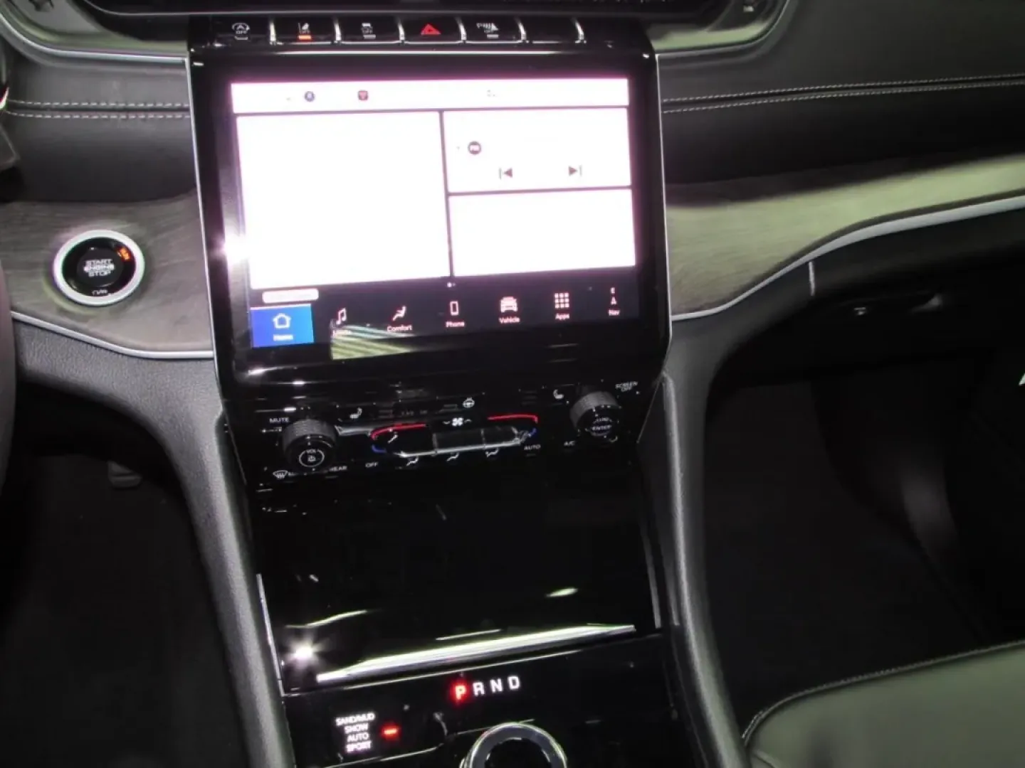 2025 /Global Black Jeep Grand Cherokee Limited (1C4RJKBG5S8) with an Other engine, located at 12830 Highway 21, De Soto, MO, 63020, (636) 337-7777, 38.153099, -90.573624 - **Discover Adventure and Luxury with the 2025 Jeep Grand Cherokee Limited** <br /> <br /> Are you ready to elevate your lifestyle and embark on unforgettable journeys? If you're seeking a vehicle that balances rugged off-road capability with refined comfort for everyday driving, look no further than - Photo#18