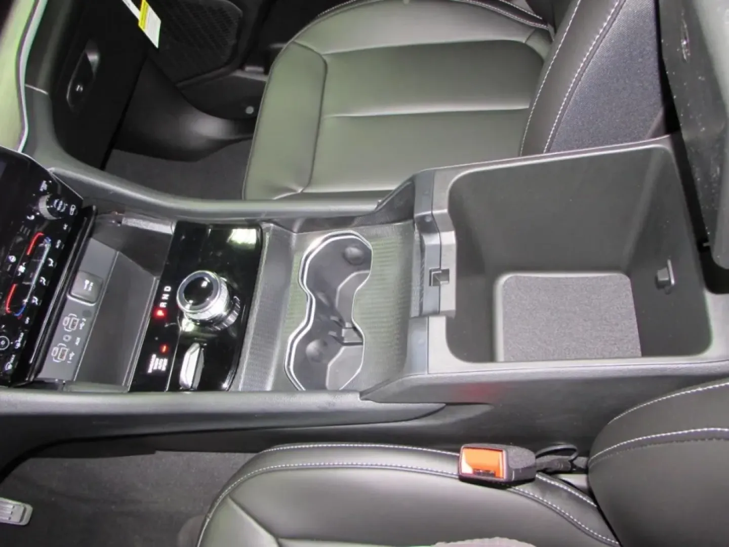 2025 /Global Black Jeep Grand Cherokee Limited (1C4RJKBG5S8) with an Other engine, located at 12830 Highway 21, De Soto, MO, 63020, (636) 337-7777, 38.153099, -90.573624 - **Discover Adventure and Luxury with the 2025 Jeep Grand Cherokee Limited** <br /> <br /> Are you ready to elevate your lifestyle and embark on unforgettable journeys? If you're seeking a vehicle that balances rugged off-road capability with refined comfort for everyday driving, look no further than - Photo#20