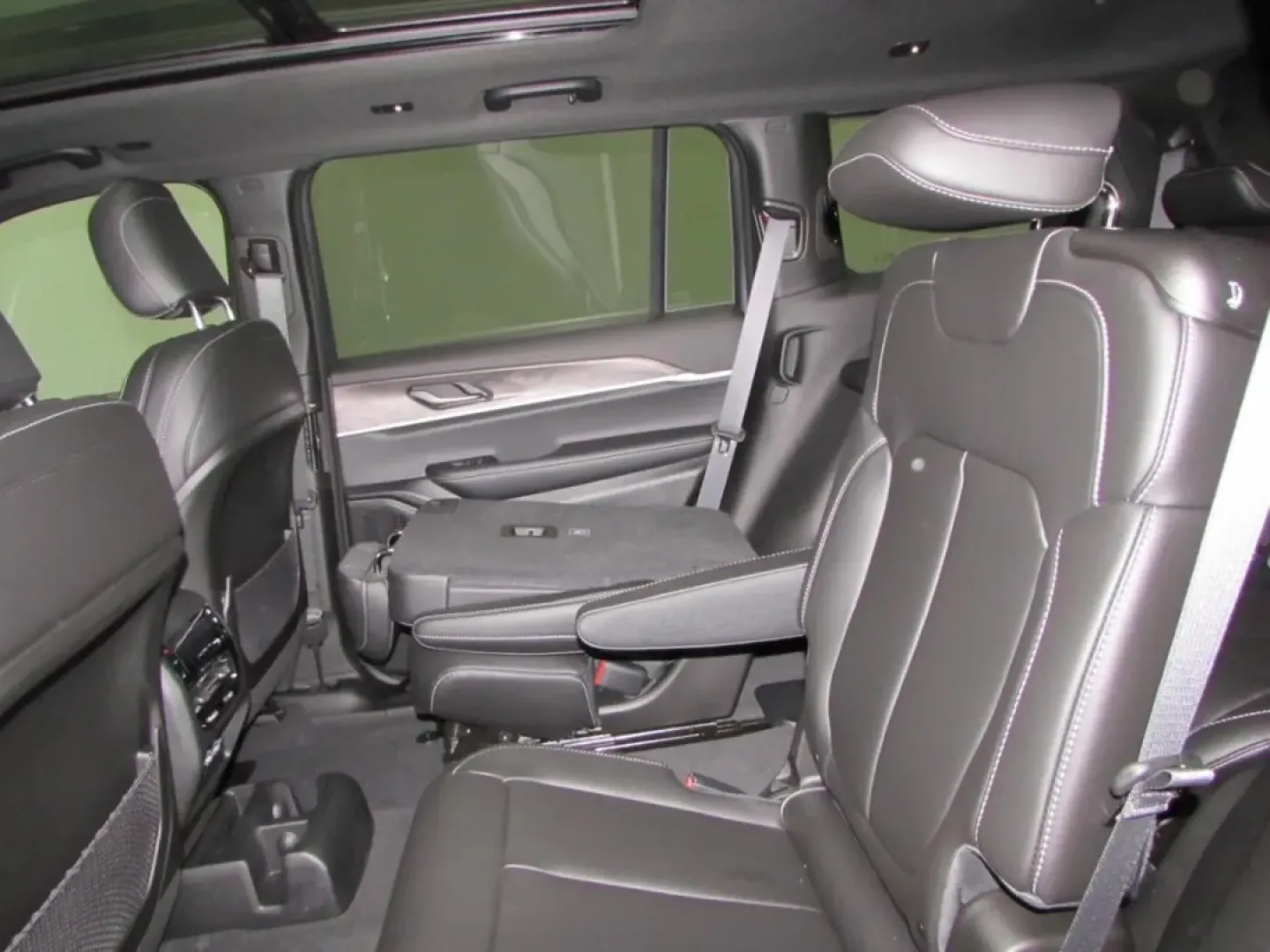 2025 /Global Black Jeep Grand Cherokee Limited (1C4RJKBG5S8) with an Other engine, located at 12830 Highway 21, De Soto, MO, 63020, (636) 337-7777, 38.153099, -90.573624 - **Discover Adventure and Luxury with the 2025 Jeep Grand Cherokee Limited** <br /> <br /> Are you ready to elevate your lifestyle and embark on unforgettable journeys? If you're seeking a vehicle that balances rugged off-road capability with refined comfort for everyday driving, look no further than - Photo#23