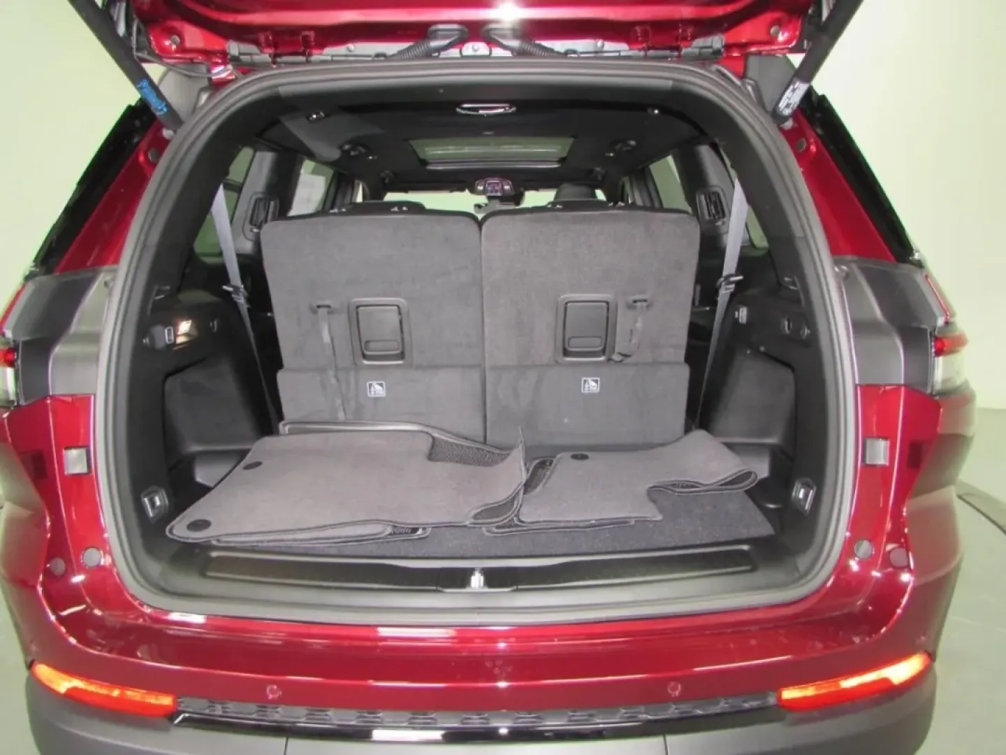 2025 /Global Black Jeep Grand Cherokee Limited (1C4RJKBG5S8) with an Other engine, located at 12830 Highway 21, De Soto, MO, 63020, (636) 337-7777, 38.153099, -90.573624 - **Discover Adventure and Luxury with the 2025 Jeep Grand Cherokee Limited** <br /> <br /> Are you ready to elevate your lifestyle and embark on unforgettable journeys? If you're seeking a vehicle that balances rugged off-road capability with refined comfort for everyday driving, look no further than - Photo#27