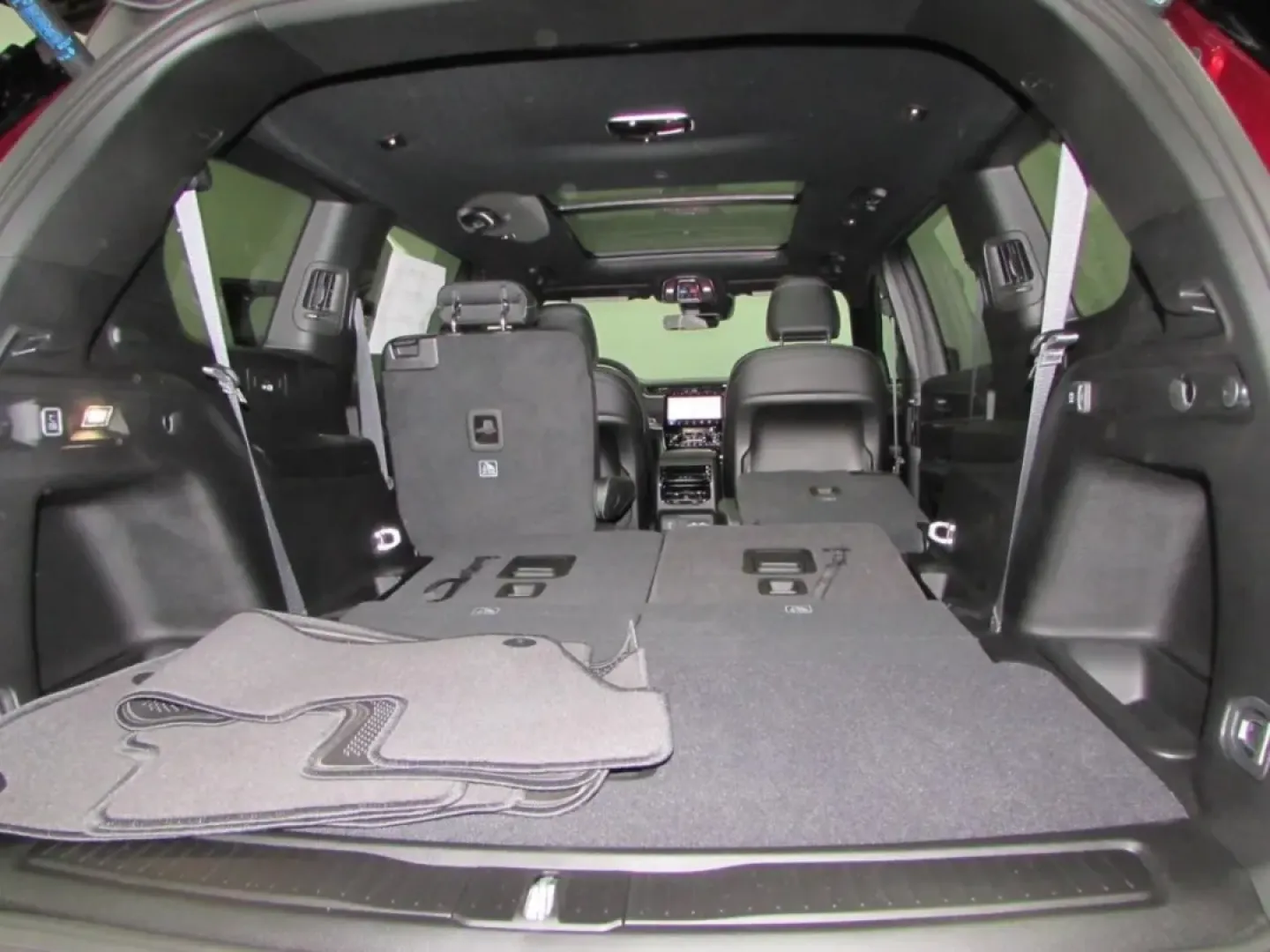 2025 /Global Black Jeep Grand Cherokee Limited (1C4RJKBG5S8) with an Other engine, located at 12830 Highway 21, De Soto, MO, 63020, (636) 337-7777, 38.153099, -90.573624 - **Discover Adventure and Luxury with the 2025 Jeep Grand Cherokee Limited** <br /> <br /> Are you ready to elevate your lifestyle and embark on unforgettable journeys? If you're seeking a vehicle that balances rugged off-road capability with refined comfort for everyday driving, look no further than - Photo#29