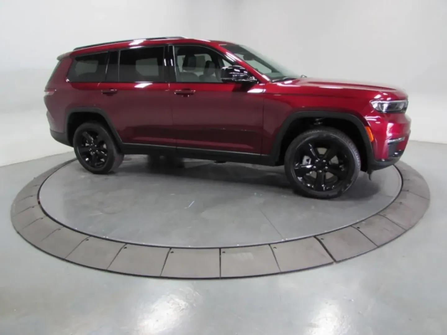 2025 /Global Black Jeep Grand Cherokee Limited (1C4RJKBG5S8) with an Other engine, located at 12830 Highway 21, De Soto, MO, 63020, (636) 337-7777, 38.153099, -90.573624 - **Discover Adventure and Luxury with the 2025 Jeep Grand Cherokee Limited** <br /> <br /> Are you ready to elevate your lifestyle and embark on unforgettable journeys? If you're seeking a vehicle that balances rugged off-road capability with refined comfort for everyday driving, look no further than - Photo#3