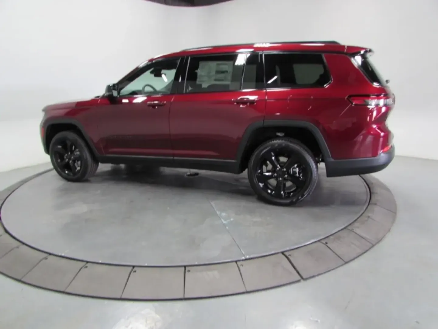 2025 /Global Black Jeep Grand Cherokee Limited (1C4RJKBG5S8) with an Other engine, located at 12830 Highway 21, De Soto, MO, 63020, (636) 337-7777, 38.153099, -90.573624 - **Discover Adventure and Luxury with the 2025 Jeep Grand Cherokee Limited** <br /> <br /> Are you ready to elevate your lifestyle and embark on unforgettable journeys? If you're seeking a vehicle that balances rugged off-road capability with refined comfort for everyday driving, look no further than - Photo#4