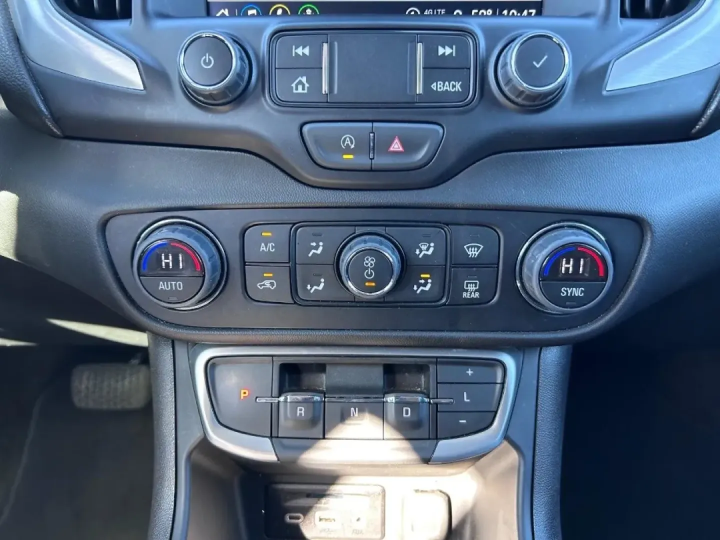 2024 /Jet Black Leather GMC Terrain SLT (3GKALPEG8RL) with an 1.5L Turbo DOHC 4-cylinder / SIDI / VVT engine, Automatic transmission, located at 970 Woodlawn Dr., Farmington, MO, 63640, (573) 431-7800, 37.825642, -90.468674 - **Experience Life's Adventures with the 2024 GMC Terrain SLT at Pettus CDJR Farmington!**<br /> <br /> Are you ready to elevate your daily drive or embark on thrilling weekend getaways? The 2024 GMC Terrain SLT is the perfect SUV for those who crave versatility and comfort in their journeys. This ve - Photo#13