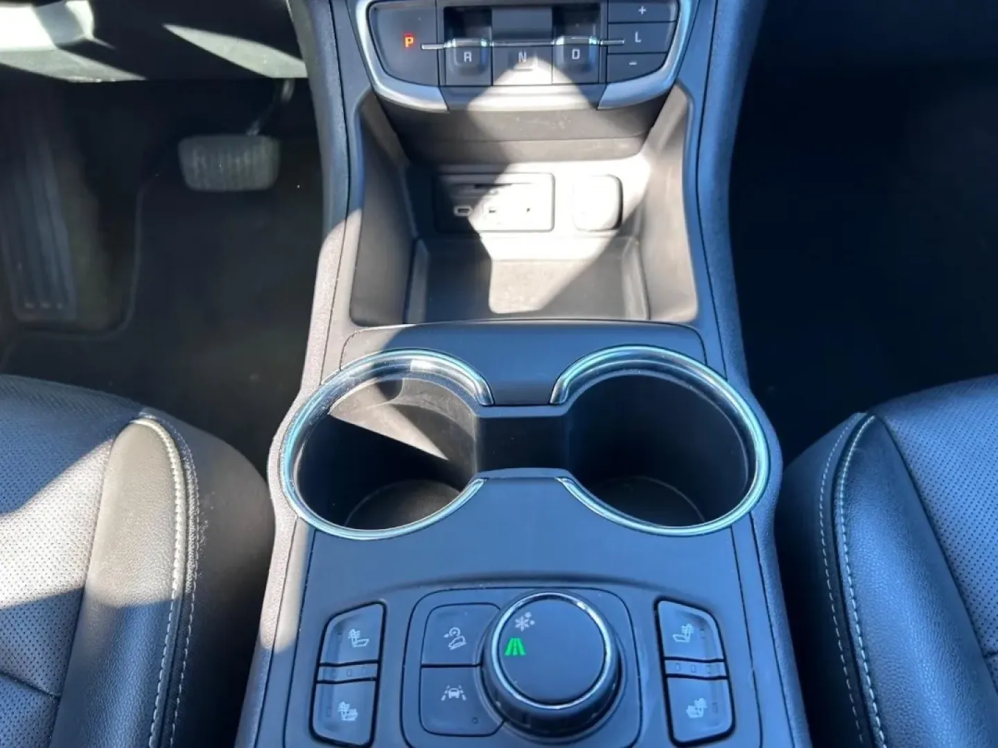 2024 /Jet Black Leather GMC Terrain SLT (3GKALPEG8RL) with an 1.5L Turbo DOHC 4-cylinder / SIDI / VVT engine, Automatic transmission, located at 970 Woodlawn Dr., Farmington, MO, 63640, (573) 431-7800, 37.825642, -90.468674 - **Experience Life's Adventures with the 2024 GMC Terrain SLT at Pettus CDJR Farmington!**<br /> <br /> Are you ready to elevate your daily drive or embark on thrilling weekend getaways? The 2024 GMC Terrain SLT is the perfect SUV for those who crave versatility and comfort in their journeys. This ve - Photo#14