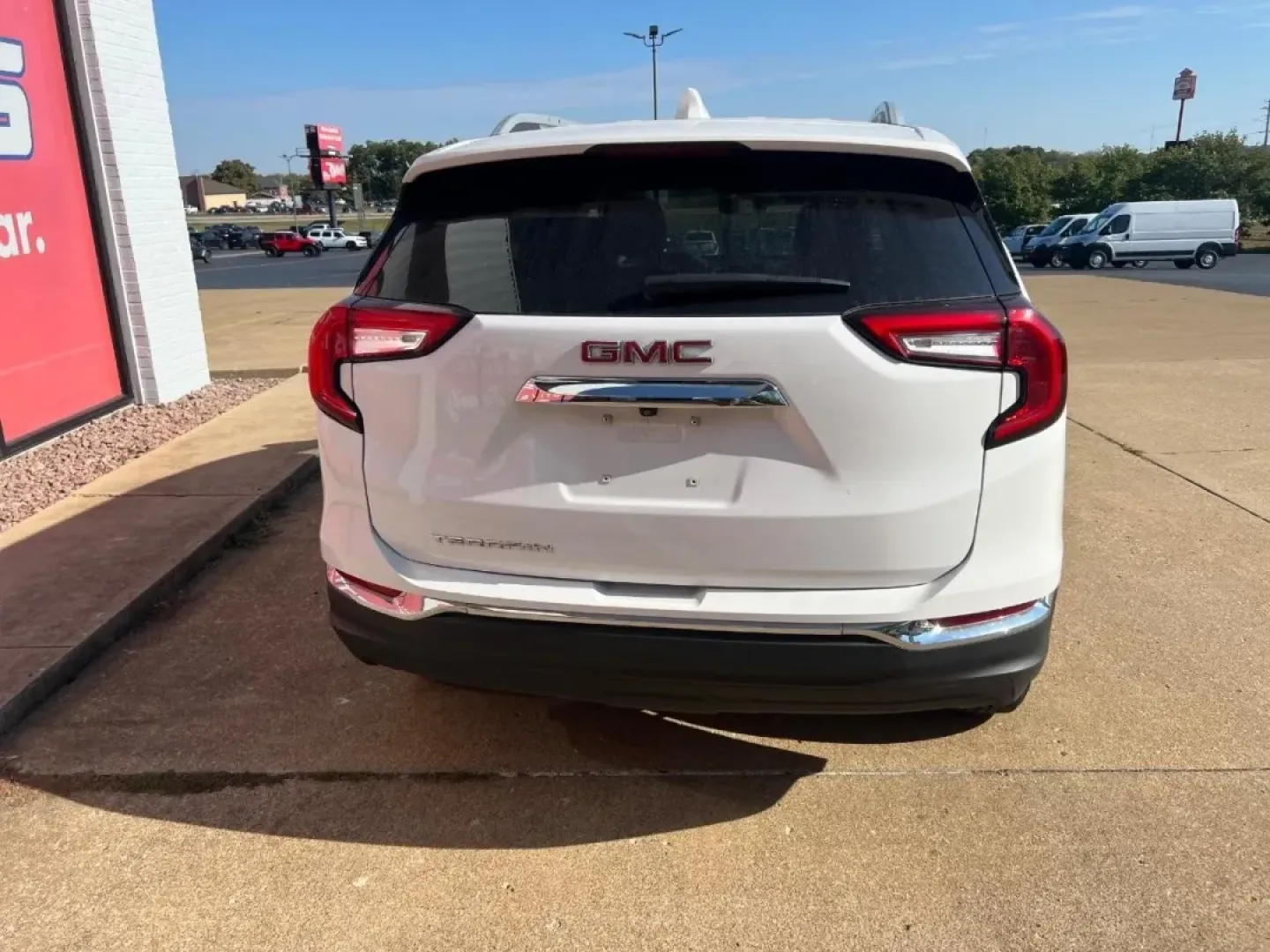 2024 /Jet Black Leather GMC Terrain SLT (3GKALPEG8RL) with an 1.5L Turbo DOHC 4-cylinder / SIDI / VVT engine, Automatic transmission, located at 970 Woodlawn Dr., Farmington, MO, 63640, (573) 431-7800, 37.825642, -90.468674 - **Experience Life's Adventures with the 2024 GMC Terrain SLT at Pettus CDJR Farmington!**<br /> <br /> Are you ready to elevate your daily drive or embark on thrilling weekend getaways? The 2024 GMC Terrain SLT is the perfect SUV for those who crave versatility and comfort in their journeys. This ve - Photo#4