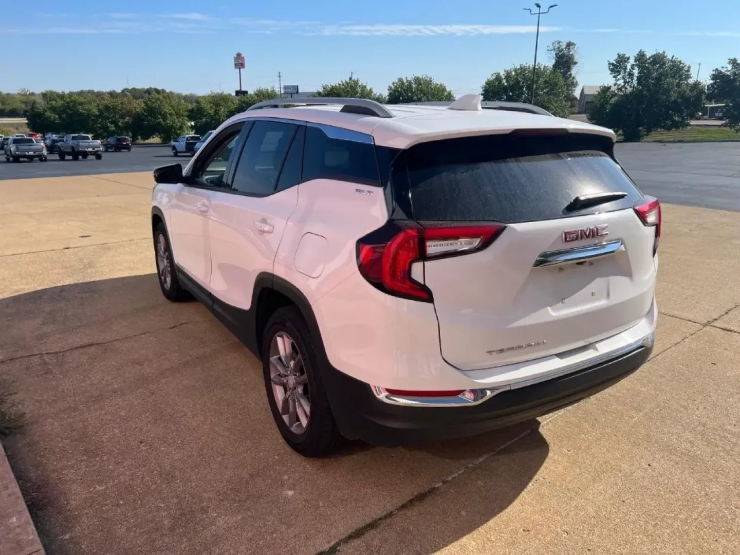 2024 /Jet Black Leather GMC Terrain SLT (3GKALPEG8RL) with an 1.5L Turbo DOHC 4-cylinder / SIDI / VVT engine, Automatic transmission, located at 970 Woodlawn Dr., Farmington, MO, 63640, (573) 431-7800, 37.825642, -90.468674 - **Experience Life's Adventures with the 2024 GMC Terrain SLT at Pettus CDJR Farmington!**<br /> <br /> Are you ready to elevate your daily drive or embark on thrilling weekend getaways? The 2024 GMC Terrain SLT is the perfect SUV for those who crave versatility and comfort in their journeys. This ve - Photo#5