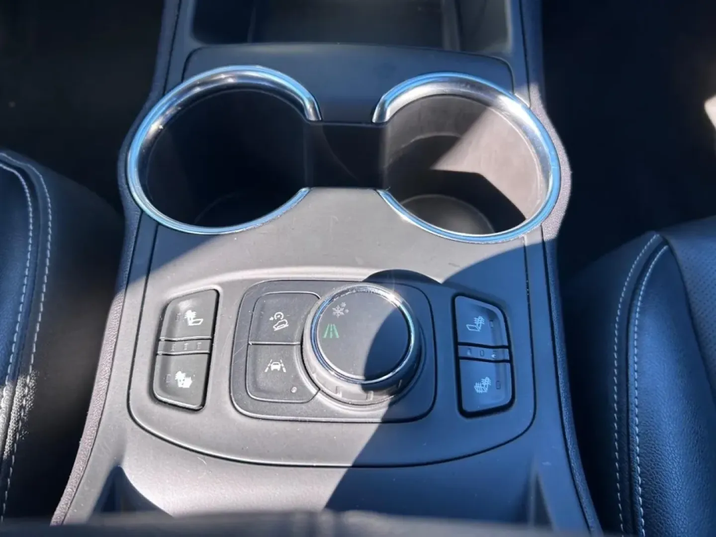 2024 /Jet Black Leather GMC Terrain SLT (3GKALPEG9RL) with an 1.5L Turbo DOHC 4-cylinder / SIDI / VVT engine, Automatic transmission, located at 970 Woodlawn Dr., Farmington, MO, 63640, (573) 431-7800, 37.825642, -90.468674 - Are you searching for the perfect vehicle to elevate your daily commute or weekend adventures? Look no further than this stunning 2024 GMC Terrain SLT, available now at Pettus CDJR Farmington. Located at 970 Woodlawn Drive in Farmington, MO, we are proud to be your trusted OEM dealership for quality - Photo#16