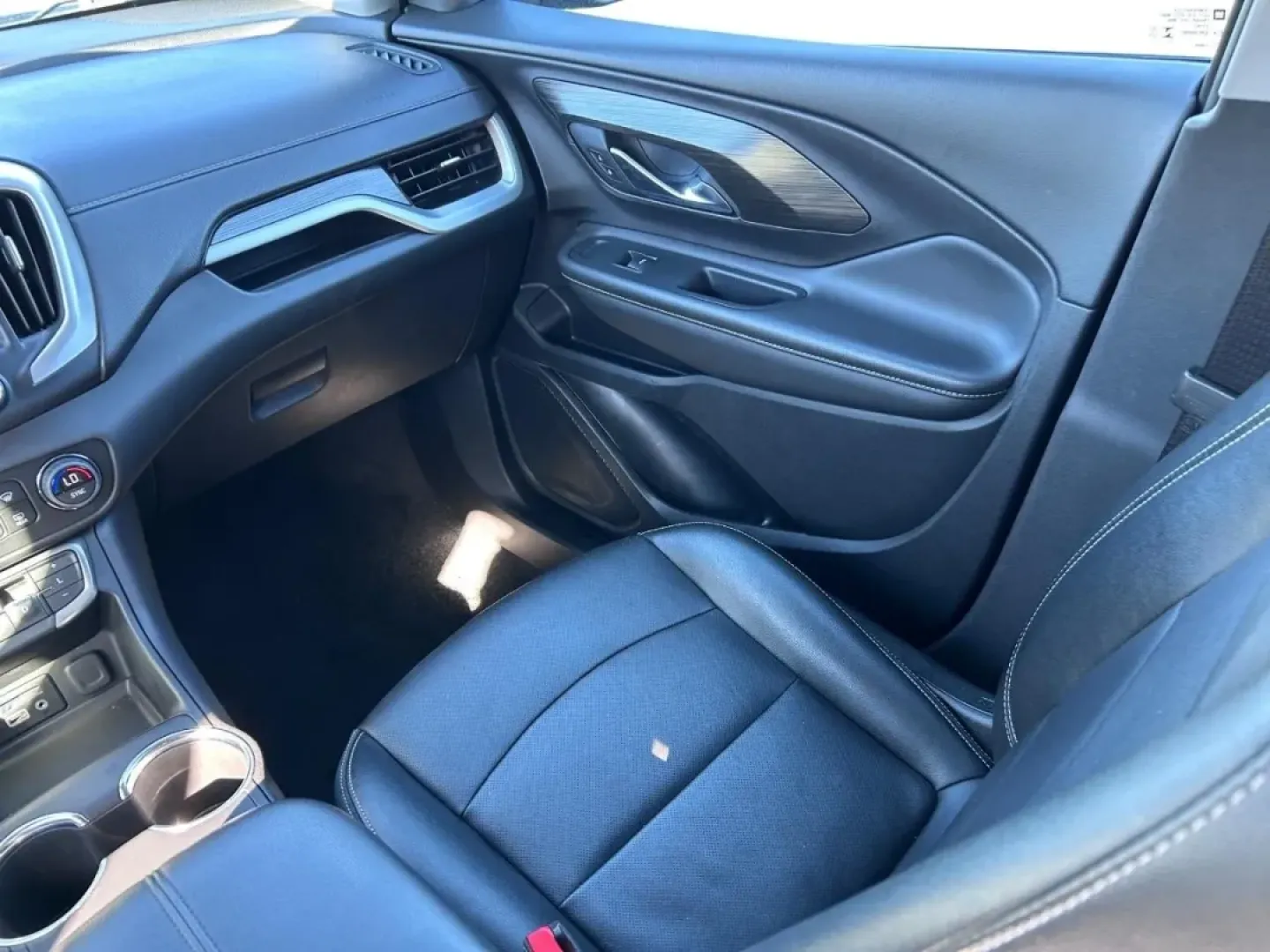 2024 /Jet Black Leather GMC Terrain SLT (3GKALPEG9RL) with an 1.5L Turbo DOHC 4-cylinder / SIDI / VVT engine, Automatic transmission, located at 970 Woodlawn Dr., Farmington, MO, 63640, (573) 431-7800, 37.825642, -90.468674 - Are you searching for the perfect vehicle to elevate your daily commute or weekend adventures? Look no further than this stunning 2024 GMC Terrain SLT, available now at Pettus CDJR Farmington. Located at 970 Woodlawn Drive in Farmington, MO, we are proud to be your trusted OEM dealership for quality - Photo#17