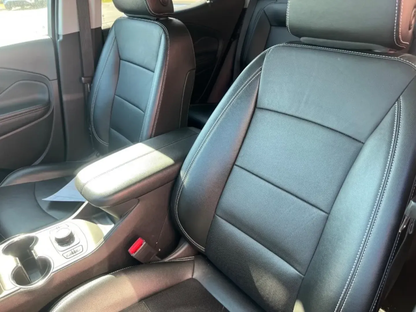 2024 /Jet Black Leather GMC Terrain SLT (3GKALPEG9RL) with an 1.5L Turbo DOHC 4-cylinder / SIDI / VVT engine, Automatic transmission, located at 970 Woodlawn Dr., Farmington, MO, 63640, (573) 431-7800, 37.825642, -90.468674 - Are you searching for the perfect vehicle to elevate your daily commute or weekend adventures? Look no further than this stunning 2024 GMC Terrain SLT, available now at Pettus CDJR Farmington. Located at 970 Woodlawn Drive in Farmington, MO, we are proud to be your trusted OEM dealership for quality - Photo#5