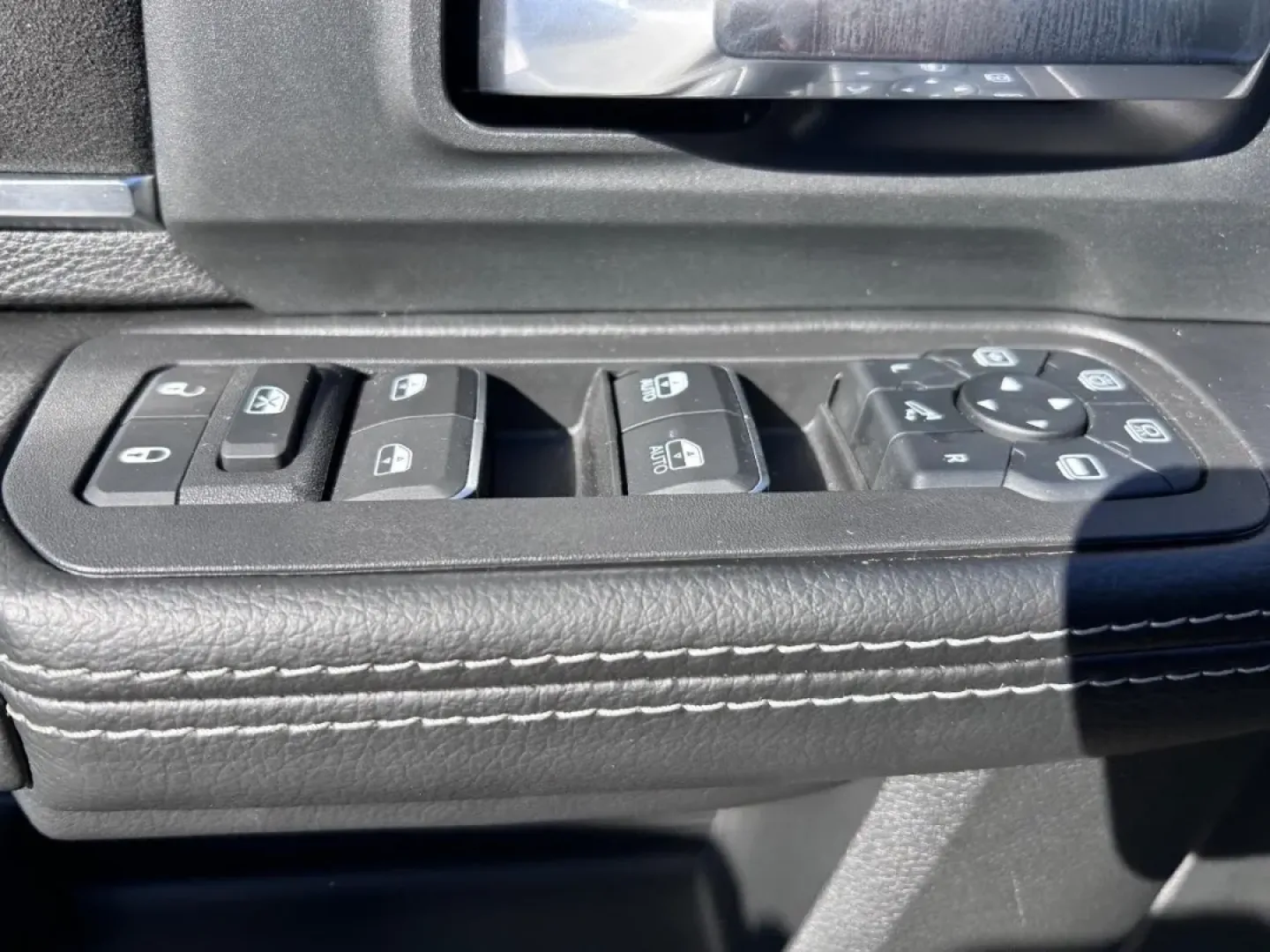 2025 /Black Leather Ram 2500 Laramie (3C6UR5FJ0SG) with an 6.4L V8 HEMI HD engine, located at 970 Woodlawn Dr., Farmington, MO, 63640, (573) 431-7800, 37.825642, -90.468674 - Are you ready to elevate your adventure game? Whether you're hauling equipment for work, towing a trailer for a weekend getaway, or simply navigating the city streets with confidence, the 2025 Ram 2500 Laramie is the perfect companion for your lifestyle. This robust truck combines luxury, capability - Photo#16