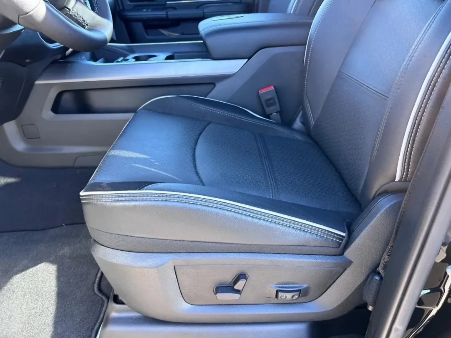 2025 /Black Leather Ram 2500 Laramie (3C6UR5FJ0SG) with an 6.4L V8 HEMI HD engine, located at 970 Woodlawn Dr., Farmington, MO, 63640, (573) 431-7800, 37.825642, -90.468674 - Are you ready to elevate your adventure game? Whether you're hauling equipment for work, towing a trailer for a weekend getaway, or simply navigating the city streets with confidence, the 2025 Ram 2500 Laramie is the perfect companion for your lifestyle. This robust truck combines luxury, capability - Photo#18