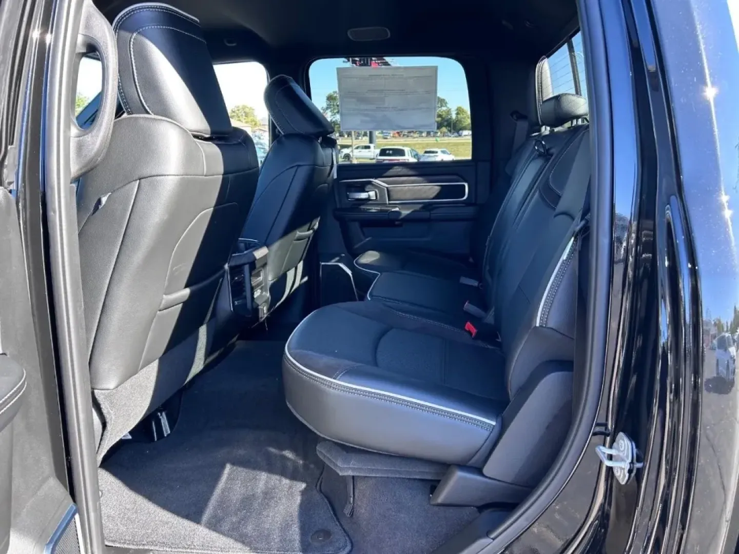 2025 /Black Leather Ram 2500 Laramie (3C6UR5FJ0SG) with an 6.4L V8 HEMI HD engine, located at 970 Woodlawn Dr., Farmington, MO, 63640, (573) 431-7800, 37.825642, -90.468674 - Are you ready to elevate your adventure game? Whether you're hauling equipment for work, towing a trailer for a weekend getaway, or simply navigating the city streets with confidence, the 2025 Ram 2500 Laramie is the perfect companion for your lifestyle. This robust truck combines luxury, capability - Photo#8