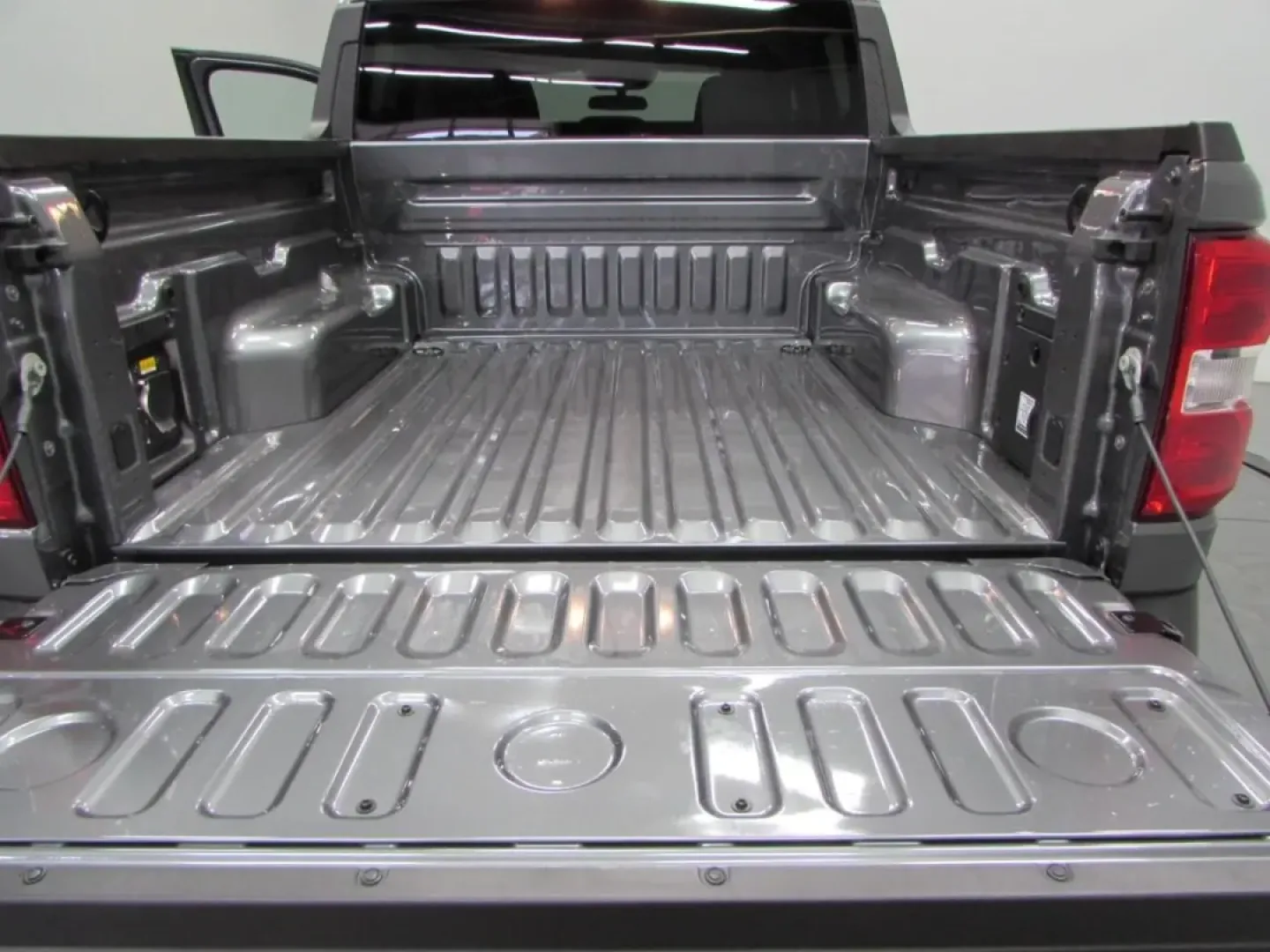 2025 /Navy Pier/Aspen Gray Ford Maverick XLT (3FTTW8JA9SR) with an 2.0L engine, located at 12836 Highway 21, De Soto, MO, 63020, (636) 337-7777, 38.151867, -90.575615 - **Unleash Your Adventurous Spirit with the 2025 Ford Maverick XLT at Pettus Ford De Soto!**<br /> <br /> Are you ready to elevate your lifestyle with a vehicle that offers versatility and reliability? Look no further than the 2025 Ford Maverick XLT, now available at Pettus Ford De Soto. This truck i - Photo#11