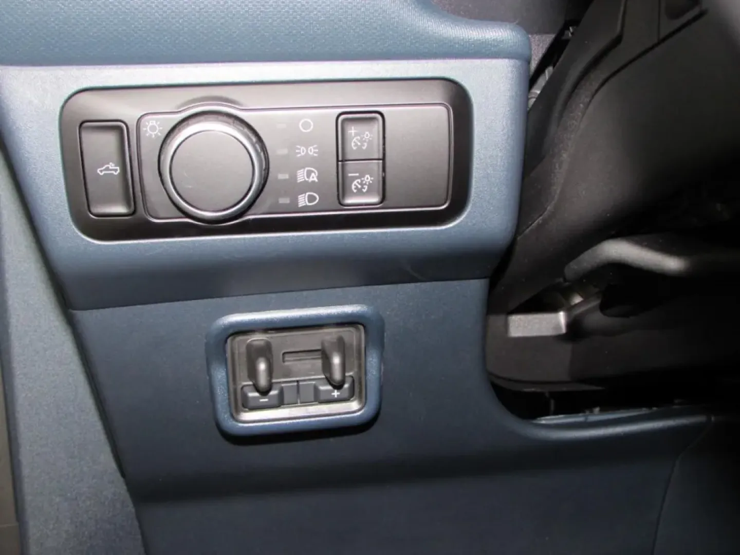 2025 /Navy Pier/Aspen Gray Ford Maverick XLT (3FTTW8JA9SR) with an 2.0L engine, located at 12836 Highway 21, De Soto, MO, 63020, (636) 337-7777, 38.151867, -90.575615 - **Unleash Your Adventurous Spirit with the 2025 Ford Maverick XLT at Pettus Ford De Soto!**<br /> <br /> Are you ready to elevate your lifestyle with a vehicle that offers versatility and reliability? Look no further than the 2025 Ford Maverick XLT, now available at Pettus Ford De Soto. This truck i - Photo#16