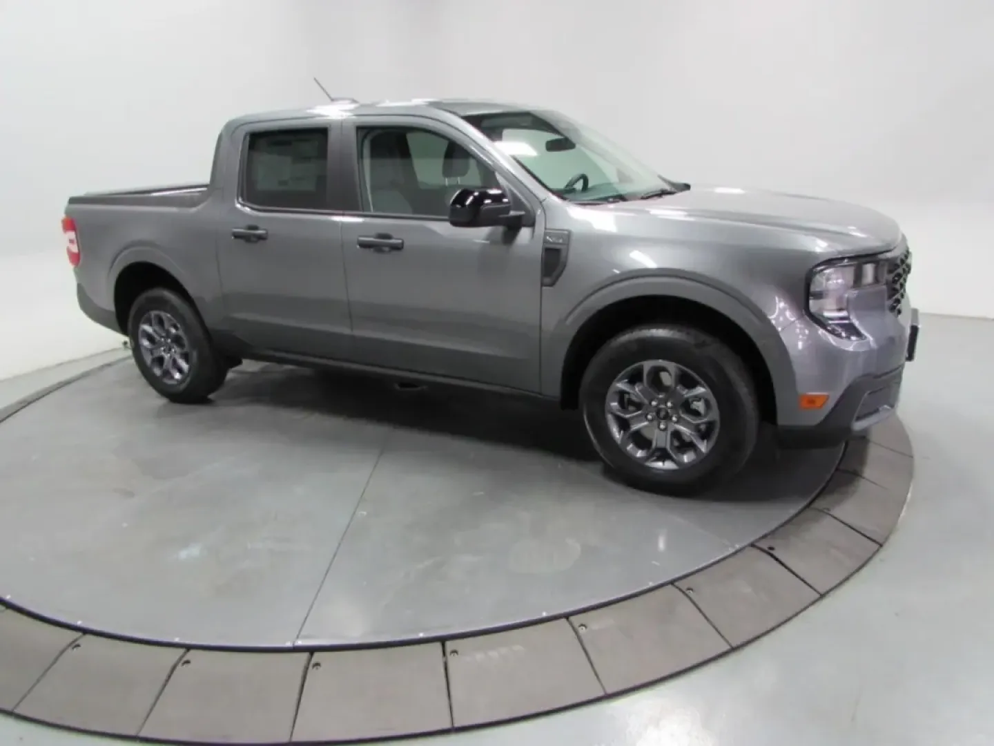 2025 /Navy Pier/Aspen Gray Ford Maverick XLT (3FTTW8JA9SR) with an 2.0L engine, located at 12836 Highway 21, De Soto, MO, 63020, (636) 337-7777, 38.151867, -90.575615 - **Unleash Your Adventurous Spirit with the 2025 Ford Maverick XLT at Pettus Ford De Soto!**<br /> <br /> Are you ready to elevate your lifestyle with a vehicle that offers versatility and reliability? Look no further than the 2025 Ford Maverick XLT, now available at Pettus Ford De Soto. This truck i - Photo#3