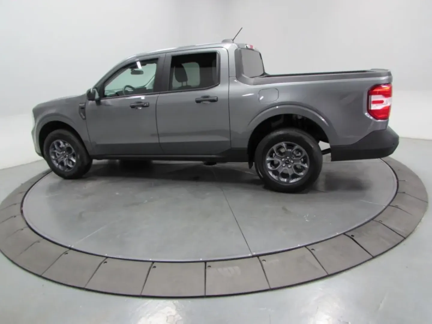 2025 /Navy Pier/Aspen Gray Ford Maverick XLT (3FTTW8JA9SR) with an 2.0L engine, located at 12836 Highway 21, De Soto, MO, 63020, (636) 337-7777, 38.151867, -90.575615 - **Unleash Your Adventurous Spirit with the 2025 Ford Maverick XLT at Pettus Ford De Soto!**<br /> <br /> Are you ready to elevate your lifestyle with a vehicle that offers versatility and reliability? Look no further than the 2025 Ford Maverick XLT, now available at Pettus Ford De Soto. This truck i - Photo#4