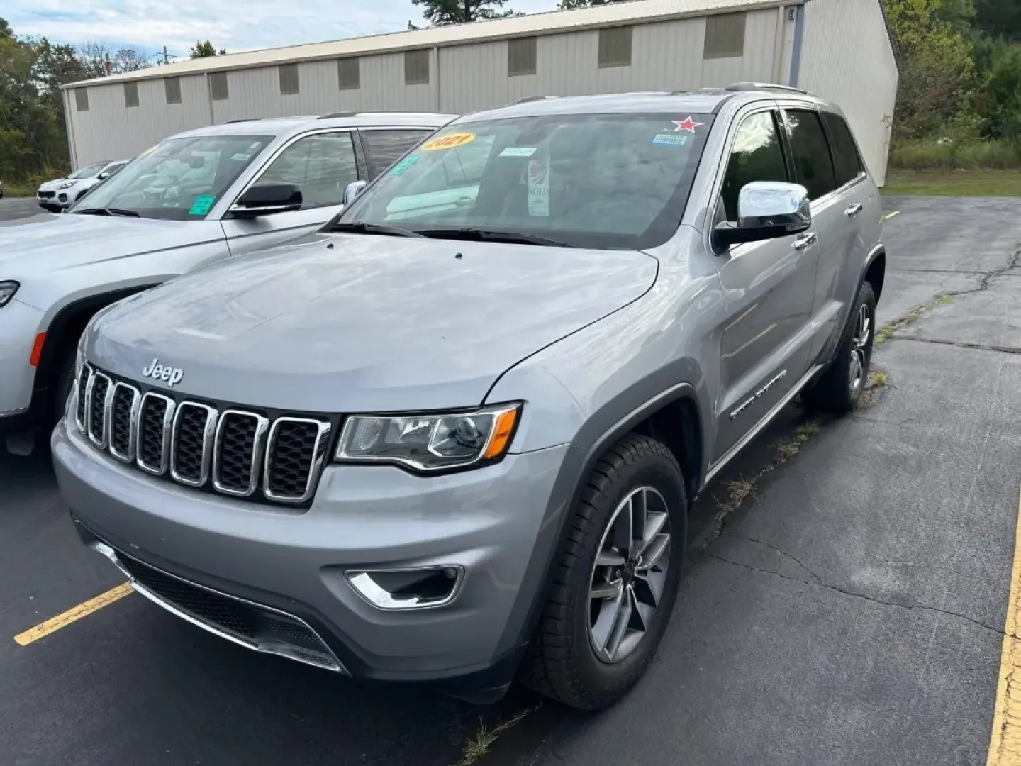 2021 /Black Leather Jeep Grand Cherokee Limited (1C4RJFBGXMC) with an 3.6L V6 24V VVT UPG I engine, Automatic transmission, located at 970 Woodlawn Dr., Farmington, MO, 63640, (573) 431-7800, 37.825642, -90.468674 - **Experience Adventure with the 2021 Jeep Grand Cherokee at Pettus CDJR Farmington!**<br /> <br /> Are you ready to take your daily commute and weekend getaways to the next level? The 2021 Jeep Grand Cherokee is not just an SUV; it's a lifestyle enabler, perfectly designed for those who crave both c - Photo#2