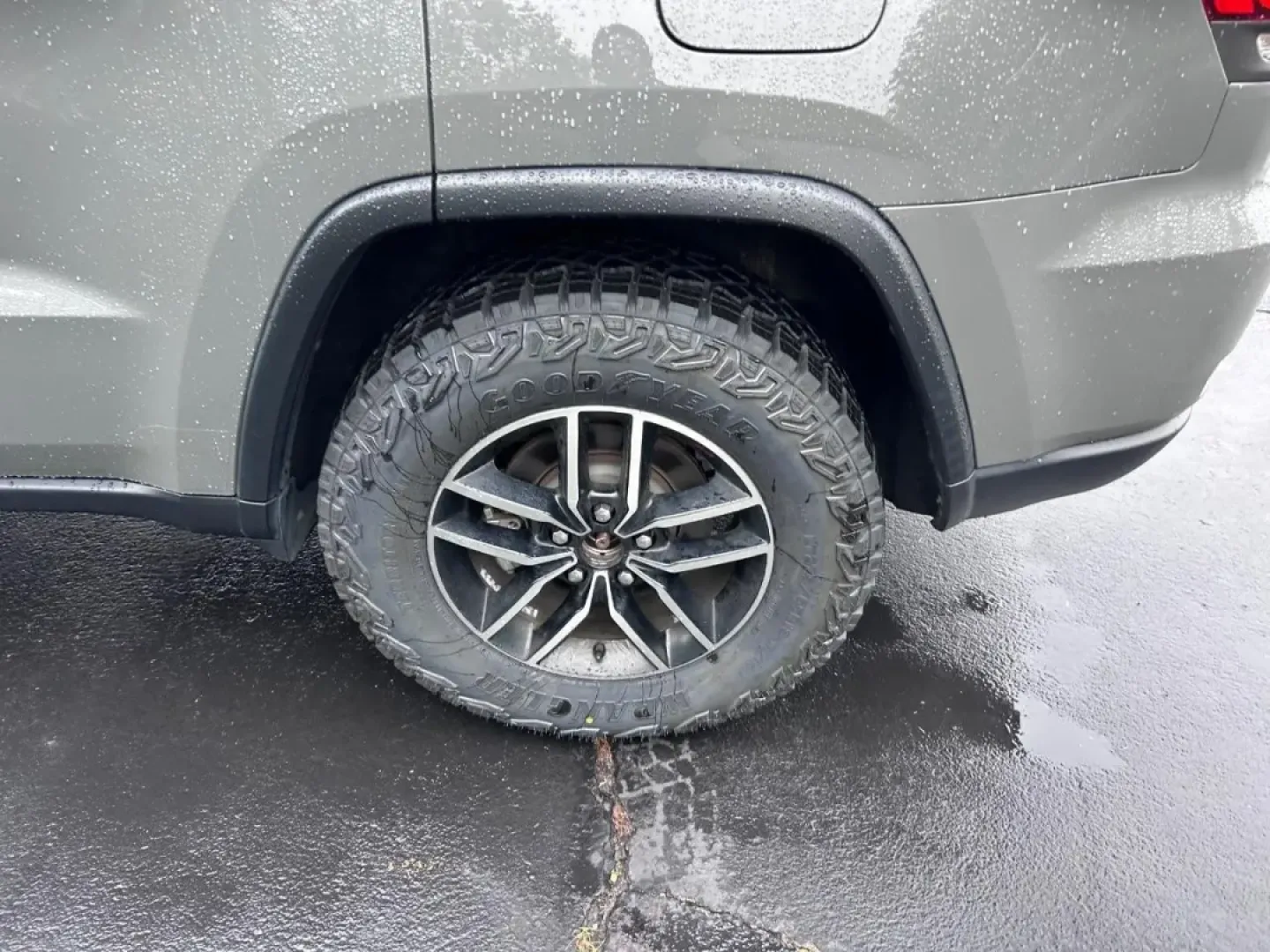 2021 /Ruby Red/Black Suede Jeep Grand Cherokee Trailhawk (1C4RJFLG6MC) with an 3.6L V6 24V VVT UPG I engine, located at 970 Woodlawn Dr., Farmington, MO, 63640, (573) 431-7800, 37.825642, -90.468674 - **Experience the Thrill of Adventure with the 2021 Jeep Grand Cherokee Trailhawk!**<br /> <br /> Are you ready to elevate your outdoor adventures and weekend getaways? Look no further than the **2021 Jeep Grand Cherokee Trailhawk**, a robust SUV that perfectly balances rugged capability with everyda - Photo#8