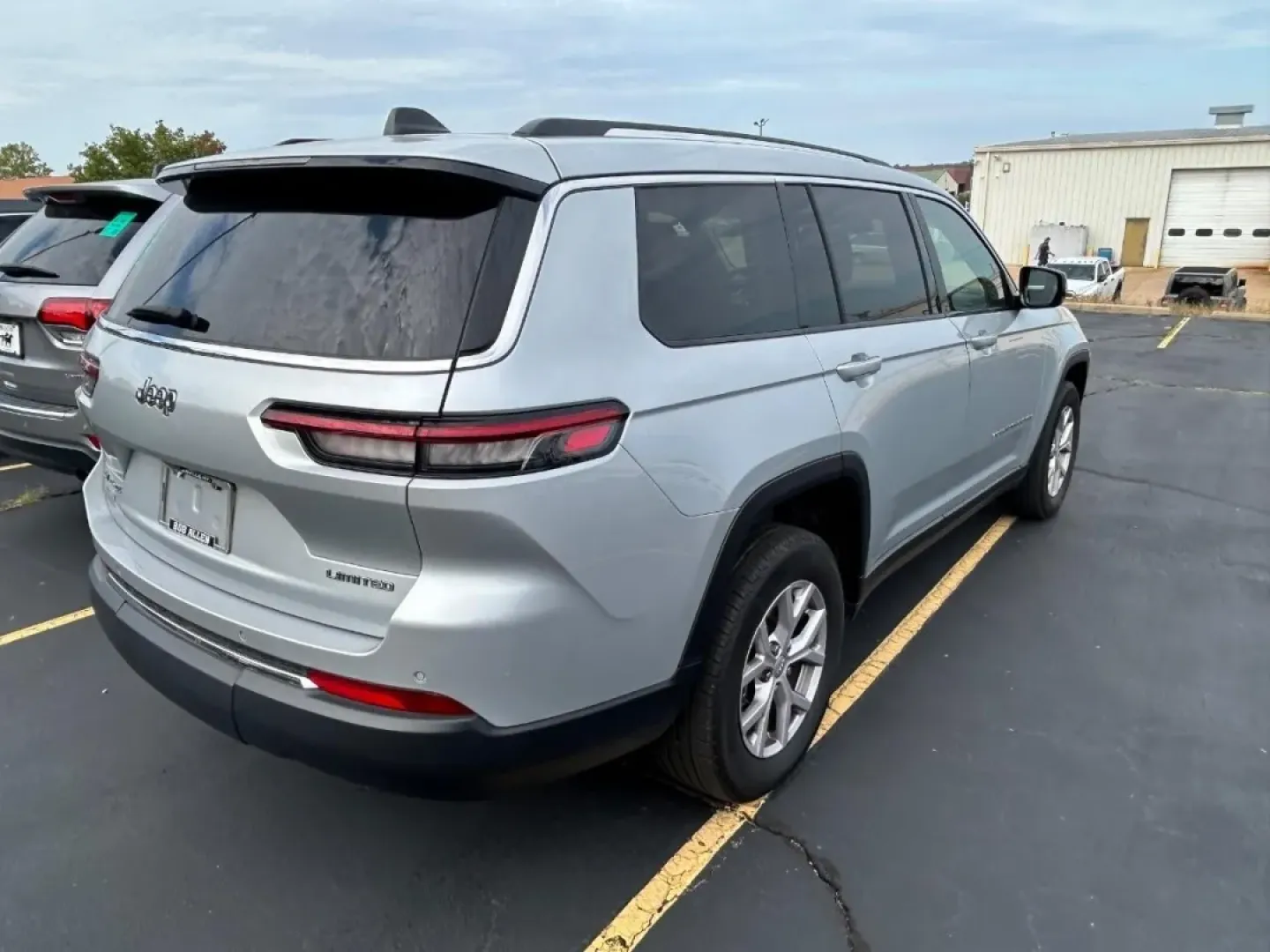 2022 /Global Black Leather Jeep Grand Cherokee Limited (1C4RJKBG5N8) with an 3.6L V6 24V VVT UPG I engine, Automatic transmission, located at 970 Woodlawn Dr., Farmington, MO, 63640, (573) 431-7800, 37.825642, -90.468674 - **Unleash Your Adventurous Spirit with This 2022 Jeep Grand Cherokee Limited!**<br /> <br /> Are you ready to elevate your outdoor adventures or make long commutes a breeze? The 2022 Jeep Grand Cherokee Limited is here to redefine your driving experience with its exceptional blend of luxury, functio - Photo#5