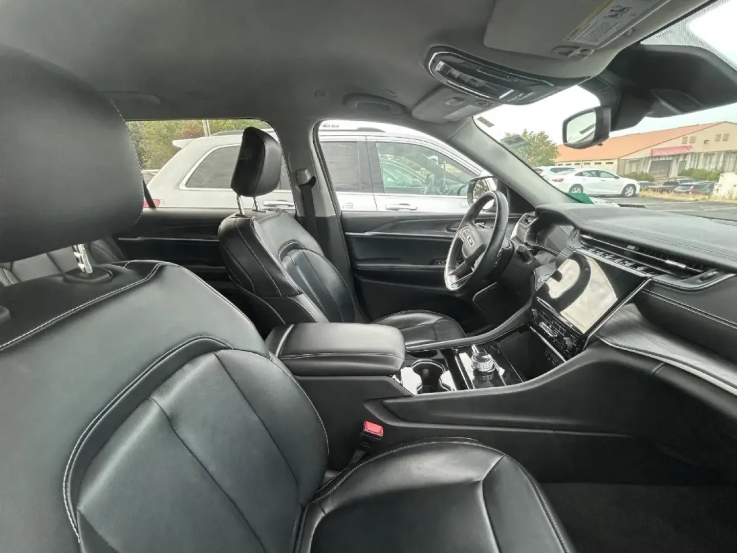 2022 /Global Black Leather Jeep Grand Cherokee Limited (1C4RJKBG5N8) with an 3.6L V6 24V VVT UPG I engine, Automatic transmission, located at 970 Woodlawn Dr., Farmington, MO, 63640, (573) 431-7800, 37.825642, -90.468674 - **Unleash Your Adventurous Spirit with This 2022 Jeep Grand Cherokee Limited!**<br /> <br /> Are you ready to elevate your outdoor adventures or make long commutes a breeze? The 2022 Jeep Grand Cherokee Limited is here to redefine your driving experience with its exceptional blend of luxury, functio - Photo#6