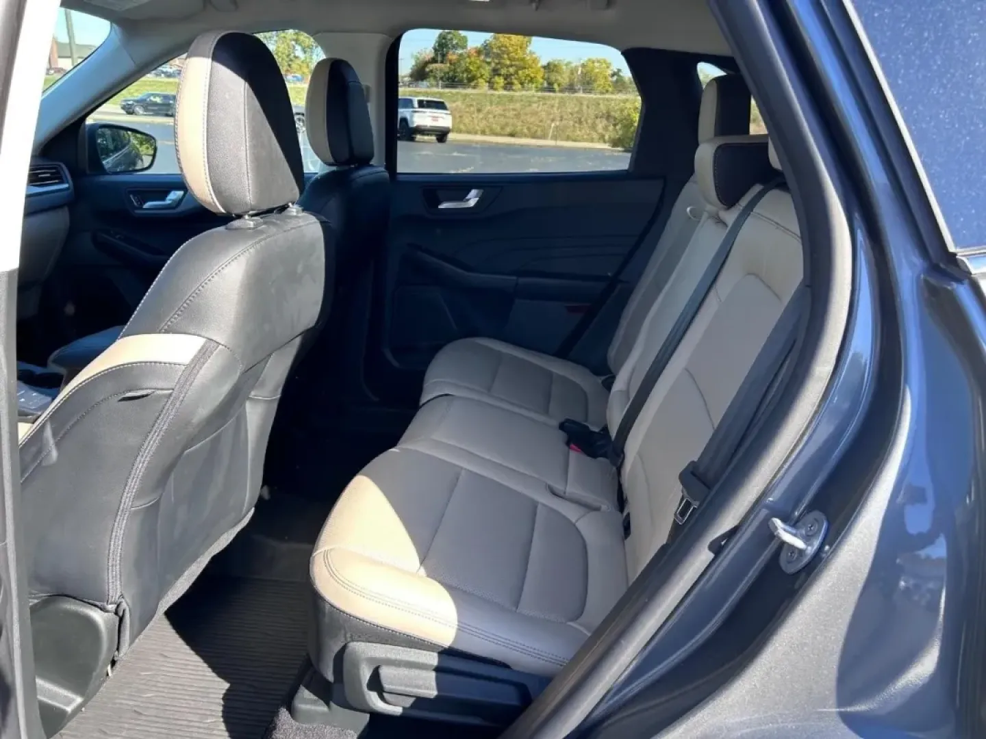 2022 /Sandstone Leather Ford Escape Titanium (1FMCU9DZ1NU) with an 2.5L iVCT Atkinson Cycle I-4 Hybrid engine, Automatic transmission, located at 970 Woodlawn Dr., Farmington, MO, 63640, (573) 431-7800, 37.825642, -90.468674 - ### Discover Adventure with the 2022 Ford Escape Titanium Hybrid at Pettus CDJR Farmington!<br /> <br /> Are you ready to elevate your driving experience? Imagine weekend road trips with family, scenic drives to nearby attractions, or even your daily commute transformed into a pleasure rather than a - Photo#9