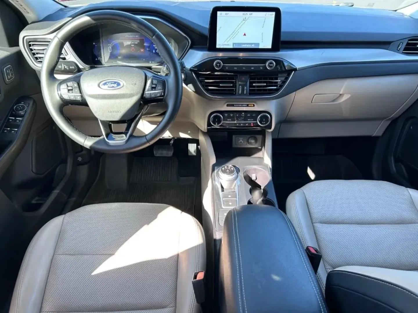 2022 /Sandstone Leather Ford Escape Titanium (1FMCU9DZ1NU) with an 2.5L iVCT Atkinson Cycle I-4 Hybrid engine, Automatic transmission, located at 970 Woodlawn Dr., Farmington, MO, 63640, (573) 431-7800, 37.825642, -90.468674 - ### Discover Adventure with the 2022 Ford Escape Titanium Hybrid at Pettus CDJR Farmington!<br /> <br /> Are you ready to elevate your driving experience? Imagine weekend road trips with family, scenic drives to nearby attractions, or even your daily commute transformed into a pleasure rather than a - Photo#10