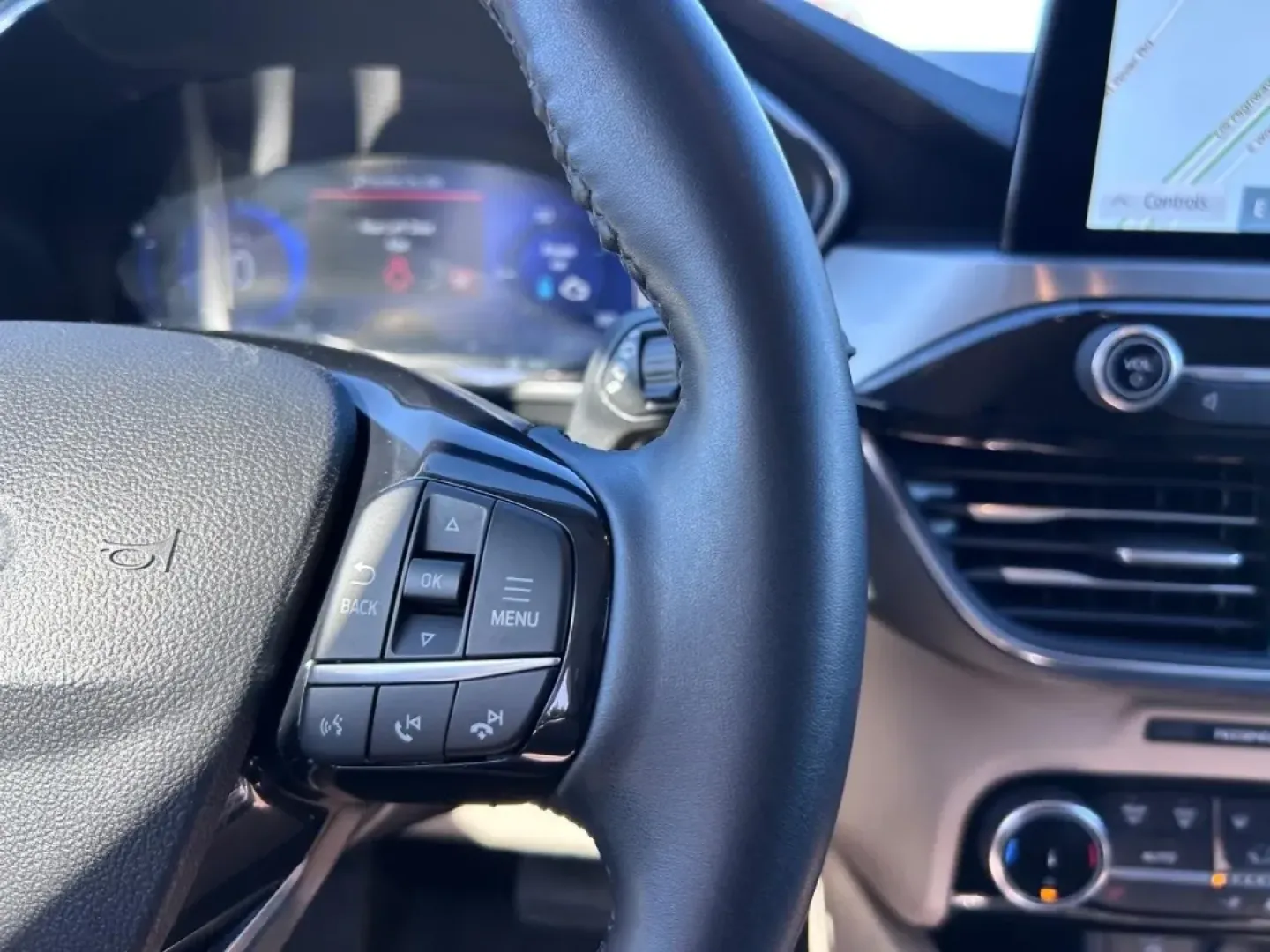 2022 /Sandstone Leather Ford Escape Titanium (1FMCU9DZ1NU) with an 2.5L iVCT Atkinson Cycle I-4 Hybrid engine, Automatic transmission, located at 970 Woodlawn Dr., Farmington, MO, 63640, (573) 431-7800, 37.825642, -90.468674 - ### Discover Adventure with the 2022 Ford Escape Titanium Hybrid at Pettus CDJR Farmington!<br /> <br /> Are you ready to elevate your driving experience? Imagine weekend road trips with family, scenic drives to nearby attractions, or even your daily commute transformed into a pleasure rather than a - Photo#13