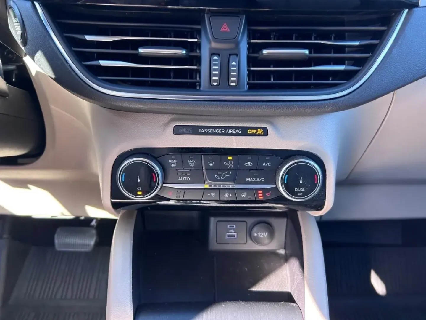 2022 /Sandstone Leather Ford Escape Titanium (1FMCU9DZ1NU) with an 2.5L iVCT Atkinson Cycle I-4 Hybrid engine, Automatic transmission, located at 970 Woodlawn Dr., Farmington, MO, 63640, (573) 431-7800, 37.825642, -90.468674 - ### Discover Adventure with the 2022 Ford Escape Titanium Hybrid at Pettus CDJR Farmington!<br /> <br /> Are you ready to elevate your driving experience? Imagine weekend road trips with family, scenic drives to nearby attractions, or even your daily commute transformed into a pleasure rather than a - Photo#15