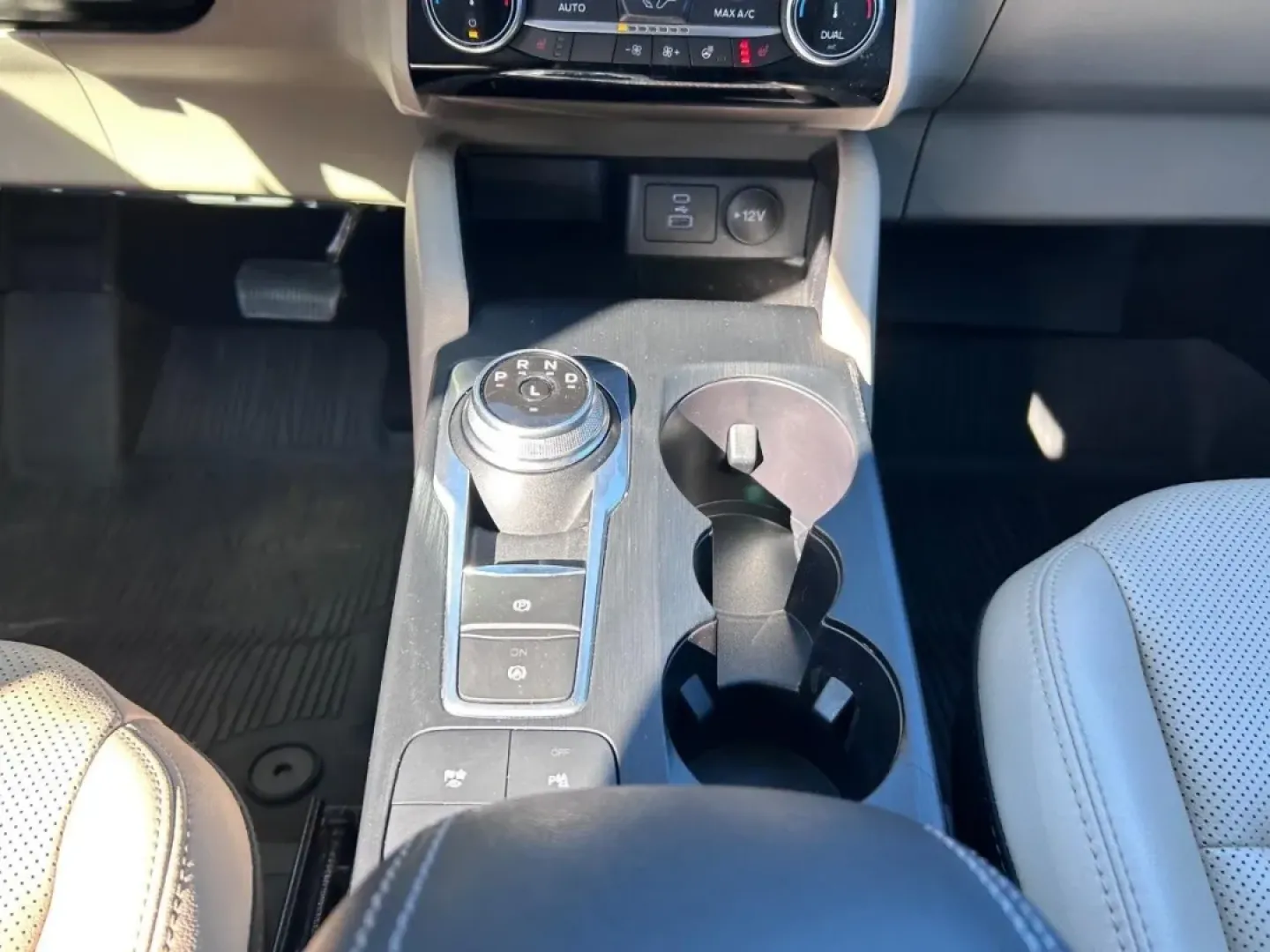 2022 /Sandstone Leather Ford Escape Titanium (1FMCU9DZ1NU) with an 2.5L iVCT Atkinson Cycle I-4 Hybrid engine, Automatic transmission, located at 970 Woodlawn Dr., Farmington, MO, 63640, (573) 431-7800, 37.825642, -90.468674 - ### Discover Adventure with the 2022 Ford Escape Titanium Hybrid at Pettus CDJR Farmington!<br /> <br /> Are you ready to elevate your driving experience? Imagine weekend road trips with family, scenic drives to nearby attractions, or even your daily commute transformed into a pleasure rather than a - Photo#16