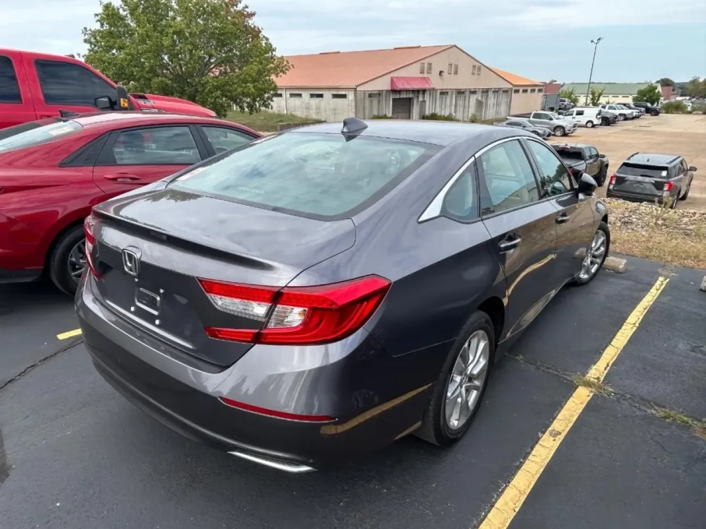 2019 /Black Cloth Honda Accord LX (1HGCV1F11KA) with an 1.5T I-4 DOHC 16-Valve Turbocharged VTEC engine, Automatic transmission, located at 970 Woodlawn Dr., Farmington, MO, 63640, (573) 431-7800, 37.825642, -90.468674 - **Elevate Your Daily Drive with This 2019 Honda Accord Sedan! Perfect for Commuters and Families Alike!**<br /> <br /> Are you searching for a reliable, stylish, and fuel-efficient vehicle that fits perfectly into your busy lifestyle? Look no further-this stunning 2019 Honda Accord Sedan is here to - Photo#5