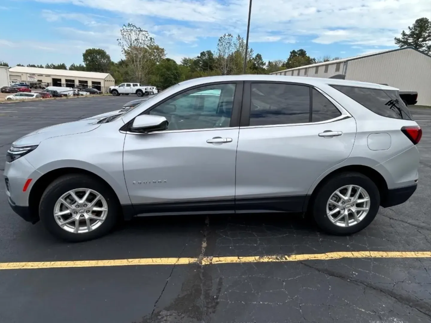 2022 /Medium Ash Gray Cloth Chevrolet Equinox LT (3GNAXJEV5NL) with an 1.5L Turbo DOHC 4-cylinder / SIDI / VVT engine, Automatic transmission, located at 970 Woodlawn Dr., Farmington, MO, 63640, (573) 431-7800, 37.825642, -90.468674 - **Unleash Adventure in the 2022 Chevrolet Equinox LT Your Perfect Companion for Family Road Trips!**<br /> <br /> Looking for a versatile vehicle that fits seamlessly into your lifestyle? The 2022 Chevrolet Equinox LT is here to elevate your family outings and weekend adventures! Whether you're com - Photo#3
