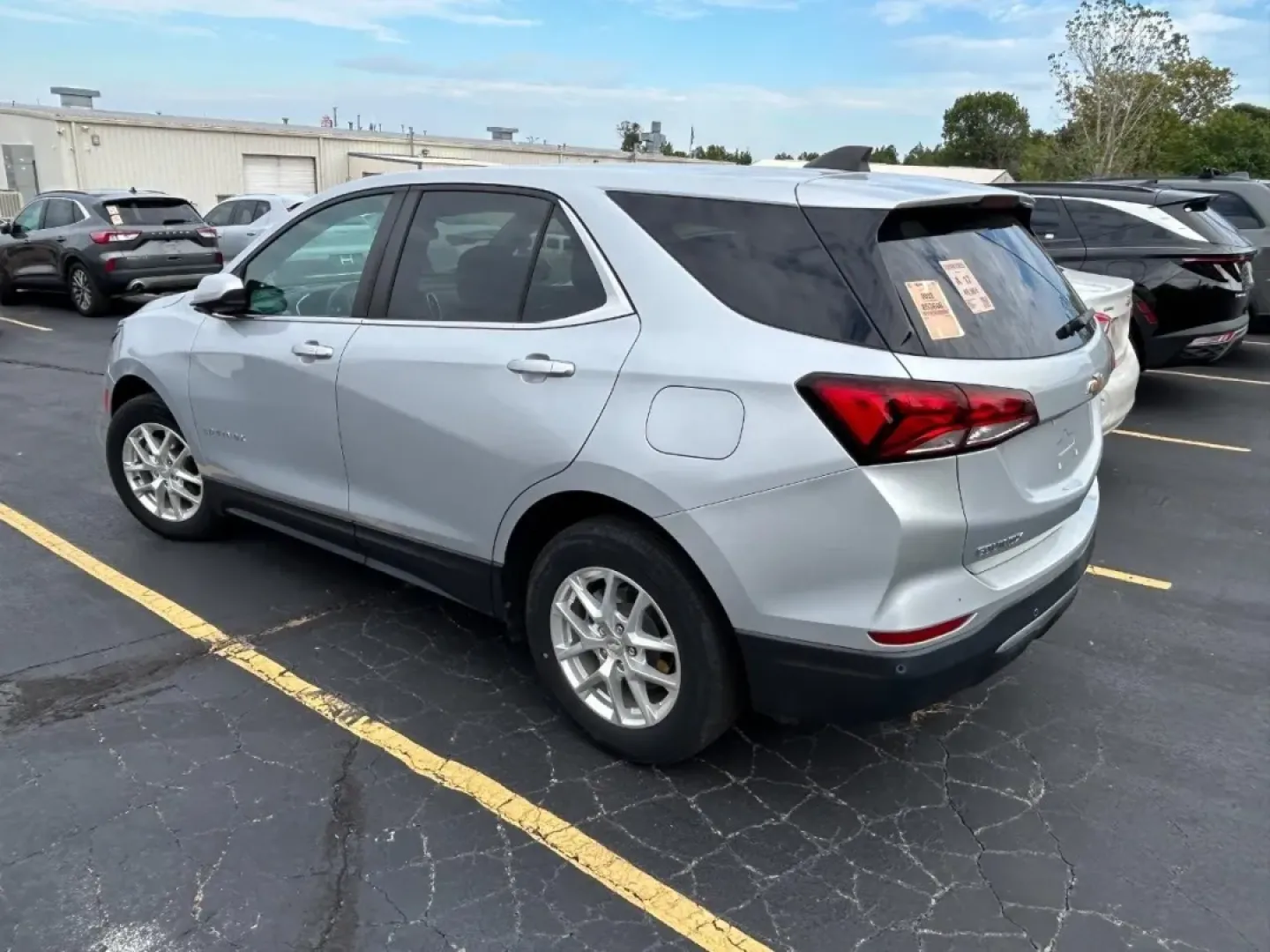2022 /Medium Ash Gray Cloth Chevrolet Equinox LT (3GNAXJEV5NL) with an 1.5L Turbo DOHC 4-cylinder / SIDI / VVT engine, Automatic transmission, located at 970 Woodlawn Dr., Farmington, MO, 63640, (573) 431-7800, 37.825642, -90.468674 - **Unleash Adventure in the 2022 Chevrolet Equinox LT Your Perfect Companion for Family Road Trips!**<br /> <br /> Looking for a versatile vehicle that fits seamlessly into your lifestyle? The 2022 Chevrolet Equinox LT is here to elevate your family outings and weekend adventures! Whether you're com - Photo#4