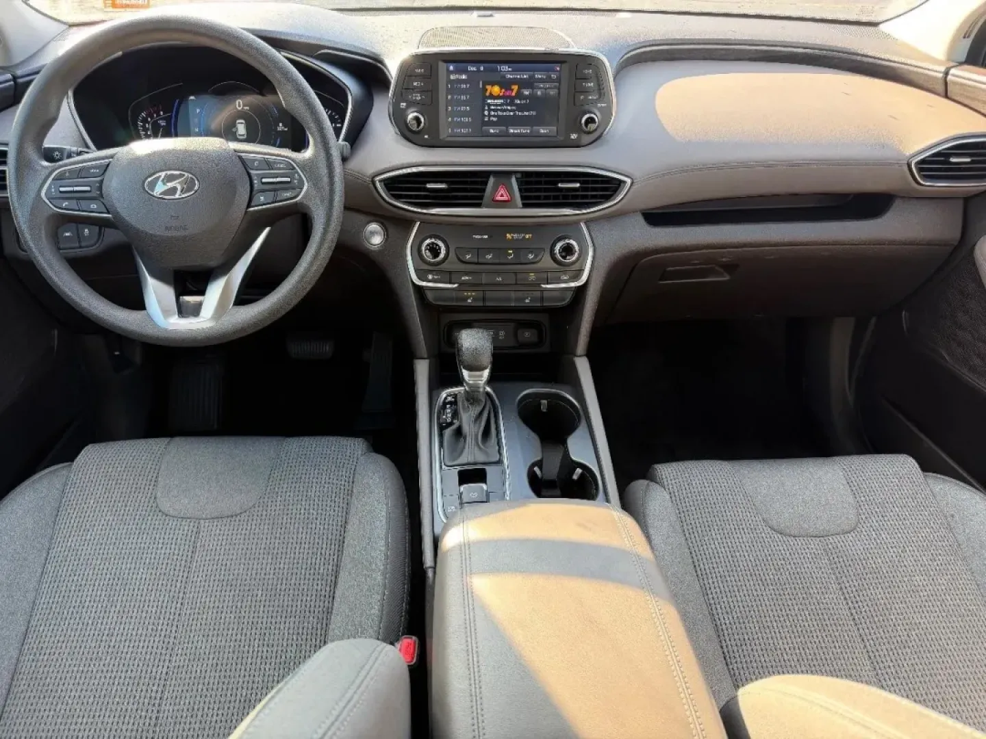 2020 /Black/Black Cloth Hyundai Santa Fe SEL (5NMS33AD7LH) with an 2.4L GDI E-CVVT 16-Valve 4-Cylinder engine, Automatic transmission, located at 970 Woodlawn Dr., Farmington, MO, 63640, (573) 431-7800, 37.825642, -90.468674 - ### Discover the Versatile 2020 Hyundai Santa Fe at Pettus CDJR Farmington<br /> <br /> Are you searching for the perfect vehicle that combines style, comfort, and practicality? Look no further! The 2020 Hyundai Santa Fe is an exceptional choice for those who crave adventure without compromising on - Photo#9