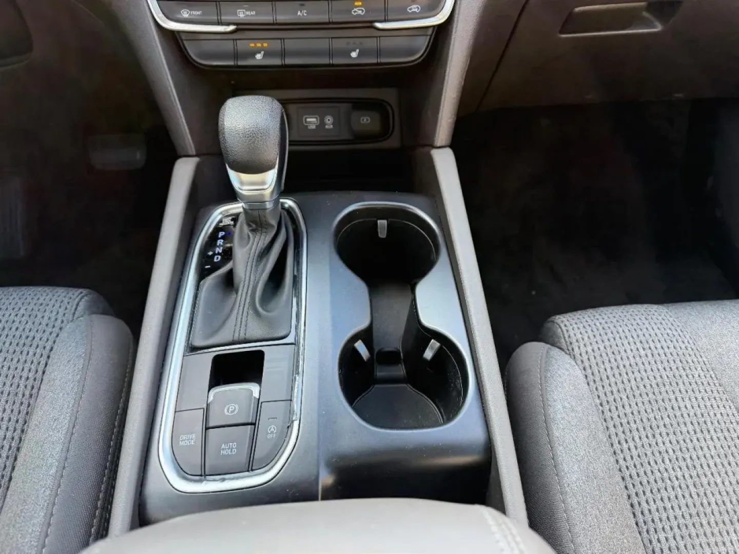 2020 /Black/Black Cloth Hyundai Santa Fe SEL (5NMS33AD7LH) with an 2.4L GDI E-CVVT 16-Valve 4-Cylinder engine, Automatic transmission, located at 970 Woodlawn Dr., Farmington, MO, 63640, (573) 431-7800, 37.825642, -90.468674 - ### Discover the Versatile 2020 Hyundai Santa Fe at Pettus CDJR Farmington<br /> <br /> Are you searching for the perfect vehicle that combines style, comfort, and practicality? Look no further! The 2020 Hyundai Santa Fe is an exceptional choice for those who crave adventure without compromising on - Photo#15