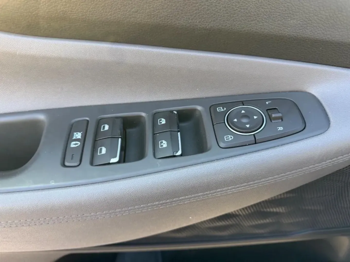 2020 /Black/Black Cloth Hyundai Santa Fe SEL (5NMS33AD7LH) with an 2.4L GDI E-CVVT 16-Valve 4-Cylinder engine, Automatic transmission, located at 970 Woodlawn Dr., Farmington, MO, 63640, (573) 431-7800, 37.825642, -90.468674 - ### Discover the Versatile 2020 Hyundai Santa Fe at Pettus CDJR Farmington<br /> <br /> Are you searching for the perfect vehicle that combines style, comfort, and practicality? Look no further! The 2020 Hyundai Santa Fe is an exceptional choice for those who crave adventure without compromising on - Photo#17