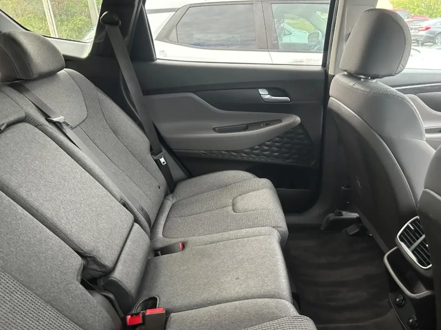 2020 /Black/Black Cloth Hyundai Santa Fe SEL (5NMS33AD7LH) with an 2.4L GDI E-CVVT 16-Valve 4-Cylinder engine, Automatic transmission, located at 970 Woodlawn Dr., Farmington, MO, 63640, (573) 431-7800, 37.825642, -90.468674 - ### Discover the Versatile 2020 Hyundai Santa Fe at Pettus CDJR Farmington<br /> <br /> Are you searching for the perfect vehicle that combines style, comfort, and practicality? Look no further! The 2020 Hyundai Santa Fe is an exceptional choice for those who crave adventure without compromising on - Photo#7