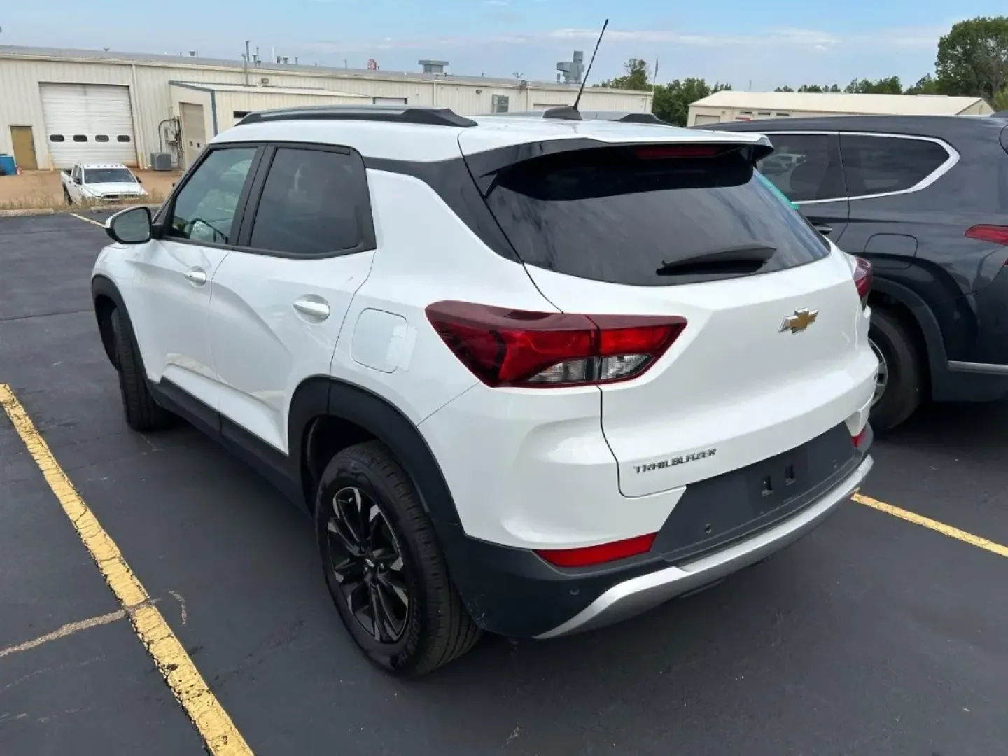 2021 /Jet Black Cloth Chevrolet TrailBlazer LT (KL79MPSL6MB) with an 1.3L engine, Automatic transmission, located at 970 Woodlawn Dr., Farmington, MO, 63640, (573) 431-7800, 37.825642, -90.468674 - **Conquer Every Journey with the 2021 Chevrolet Trailblazer LT at Pettus CDJR Farmington!**<br /> <br /> When it comes to versatility and adventure, the 2021 Chevrolet Trailblazer LT is your ultimate companion for both daily commutes and weekend getaways. This sport/utility vehicle is perfect for fa - Photo#3