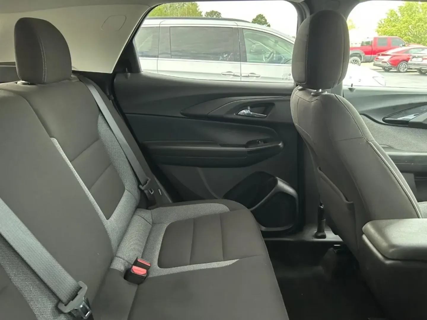 2021 /Jet Black Cloth Chevrolet TrailBlazer LT (KL79MPSL6MB) with an 1.3L engine, Automatic transmission, located at 970 Woodlawn Dr., Farmington, MO, 63640, (573) 431-7800, 37.825642, -90.468674 - **Conquer Every Journey with the 2021 Chevrolet Trailblazer LT at Pettus CDJR Farmington!**<br /> <br /> When it comes to versatility and adventure, the 2021 Chevrolet Trailblazer LT is your ultimate companion for both daily commutes and weekend getaways. This sport/utility vehicle is perfect for fa - Photo#6