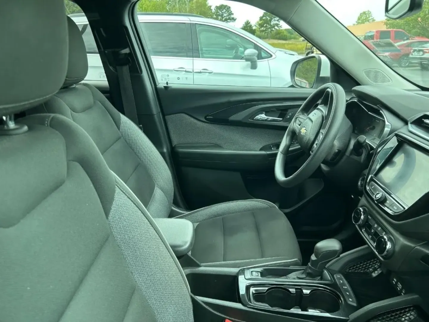 2021 /Jet Black Cloth Chevrolet TrailBlazer LT (KL79MPSL6MB) with an 1.3L engine, Automatic transmission, located at 970 Woodlawn Dr., Farmington, MO, 63640, (573) 431-7800, 37.825642, -90.468674 - **Conquer Every Journey with the 2021 Chevrolet Trailblazer LT at Pettus CDJR Farmington!**<br /> <br /> When it comes to versatility and adventure, the 2021 Chevrolet Trailblazer LT is your ultimate companion for both daily commutes and weekend getaways. This sport/utility vehicle is perfect for fa - Photo#7