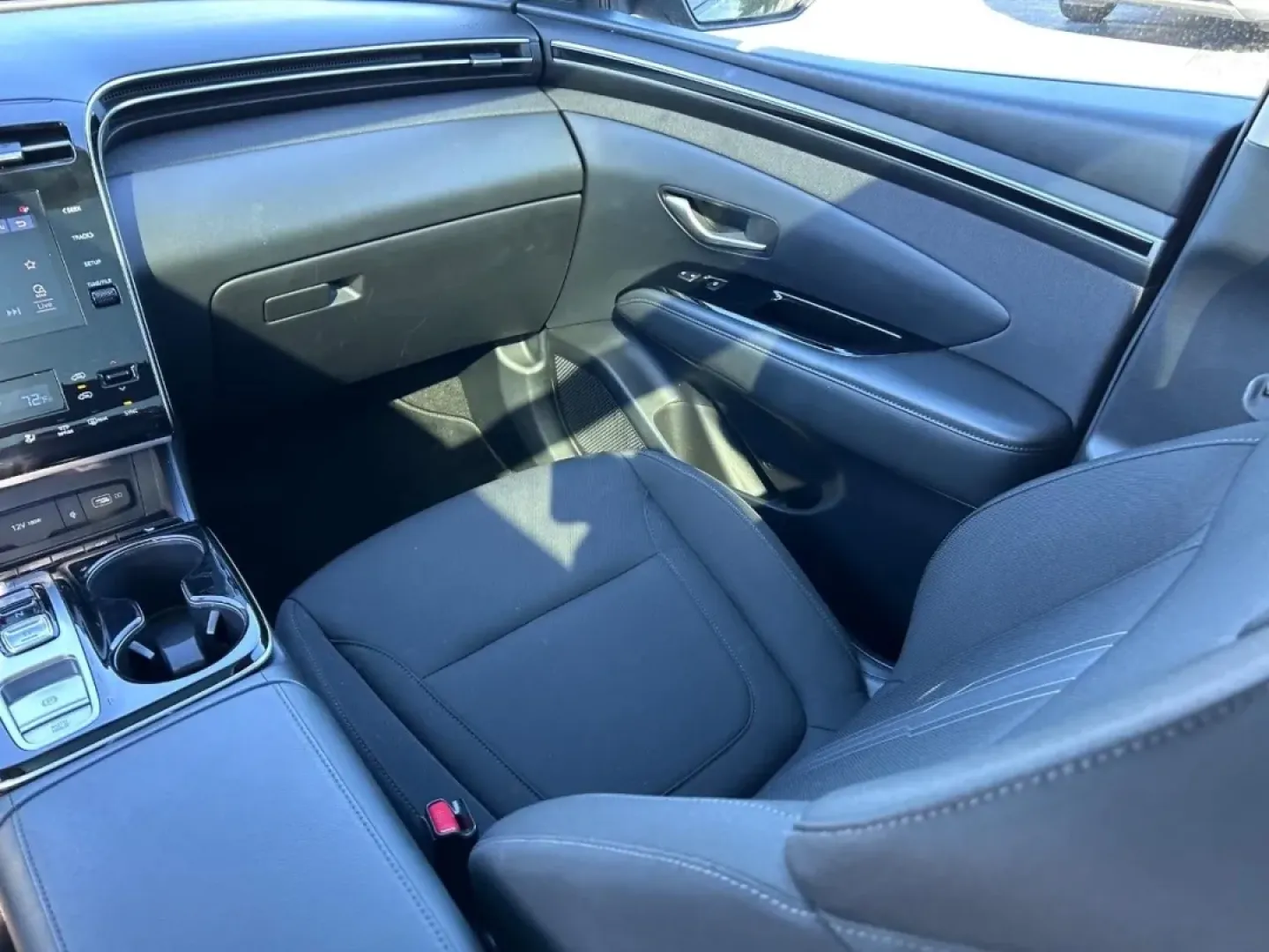 2022 /Black Cloth Hyundai Tucson SEL Convenience (KM8JFCA10NU) with an 1.6L Turbo GDI DOHC 16-Valve I4 CVVD engine, Automatic transmission, located at 970 Woodlawn Dr., Farmington, MO, 63640, (573) 431-7800, 37.825642, -90.468674 - Are you on the lookout for the perfect vehicle to elevate your family's adventures and everyday commutes? Look no further! At Pettus CDJR Farmington, we are excited to offer you an exceptional deal on a 2022 Hyundai Tucson SEL Convenience that effortlessly blends style, efficiency, and versatility. - Photo#18