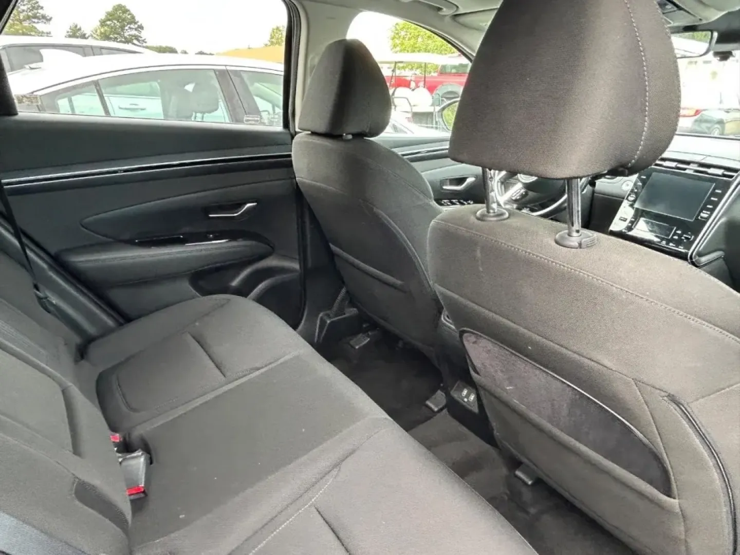 2022 /Black Cloth Hyundai Tucson SEL Convenience (KM8JFCA10NU) with an 1.6L Turbo GDI DOHC 16-Valve I4 CVVD engine, Automatic transmission, located at 970 Woodlawn Dr., Farmington, MO, 63640, (573) 431-7800, 37.825642, -90.468674 - Are you on the lookout for the perfect vehicle to elevate your family's adventures and everyday commutes? Look no further! At Pettus CDJR Farmington, we are excited to offer you an exceptional deal on a 2022 Hyundai Tucson SEL Convenience that effortlessly blends style, efficiency, and versatility. - Photo#7