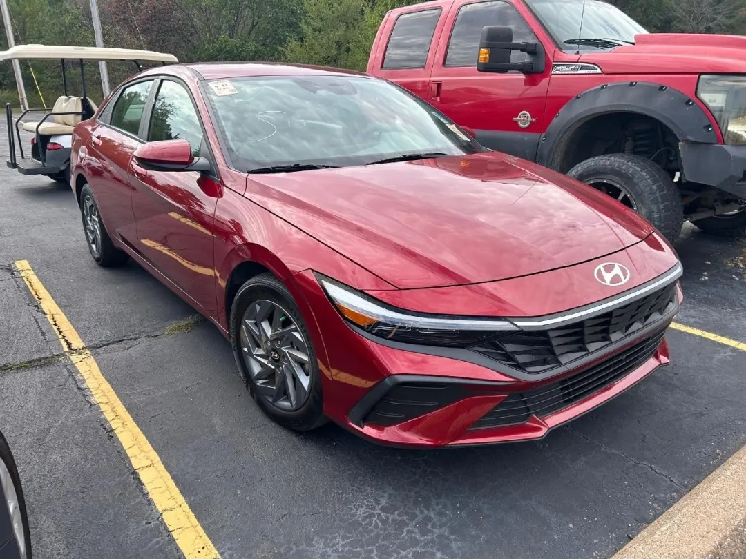 2024 Hyundai Elantra 