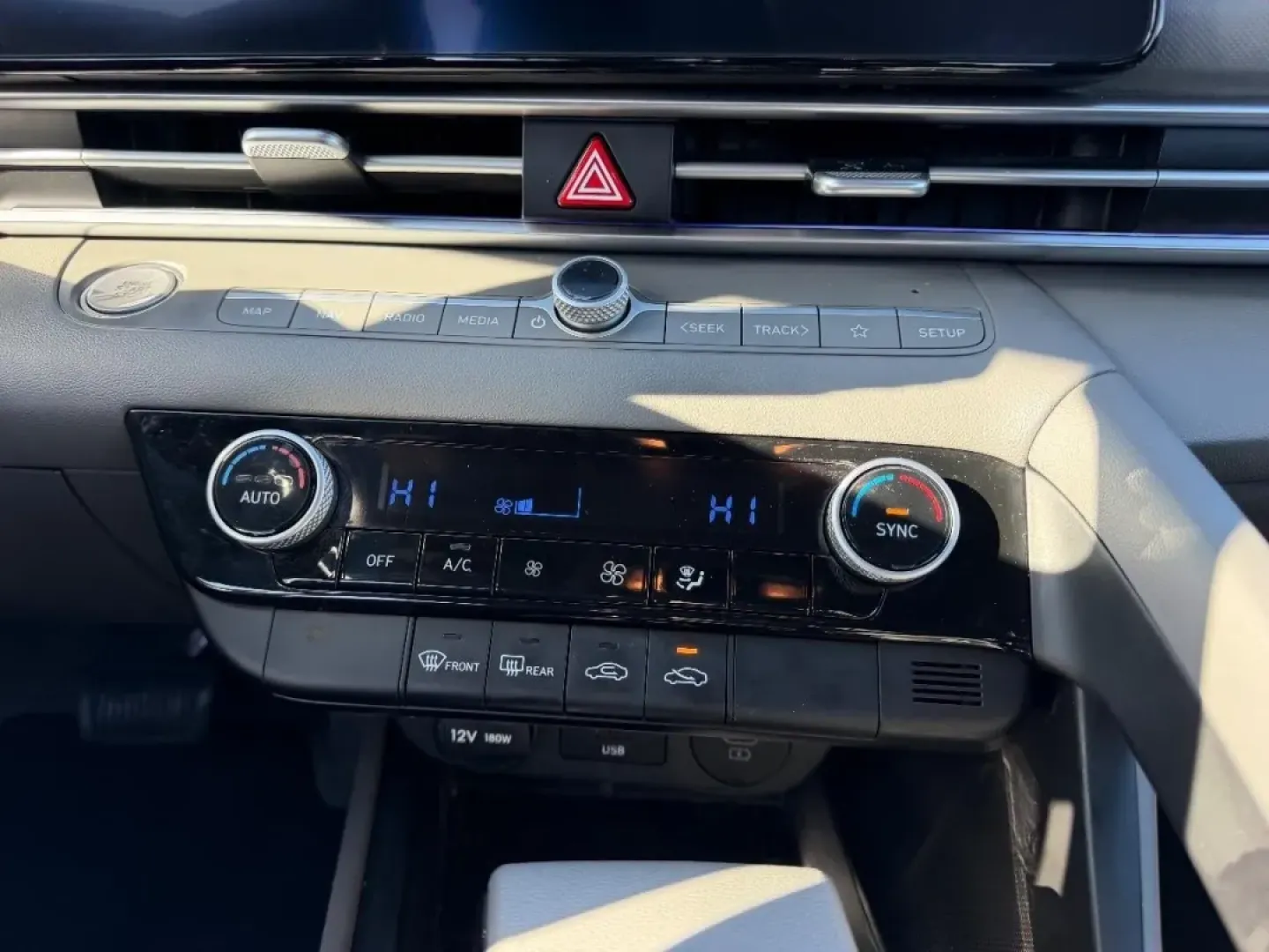 2024 /Black Cloth Hyundai Elantra SEL (KMHLM4DG3RU) with an 2.0L MPI DOHC I4 D-CVVT engine, Automatic transmission, located at 970 Woodlawn Dr., Farmington, MO, 63640, (573) 431-7800, 37.825642, -90.468674 - **Unleash Your Daily Adventure with the 2024 Hyundai Elantra Perfect for Commuters and Family Life!**<br /> <br /> Discover your next reliable ride at Pettus CDJR Farmington, located conveniently at 970 Woodlawn Drive, Farmington, MO 63640. Our dealership specializes in quality used vehicles, ensur - Photo#14