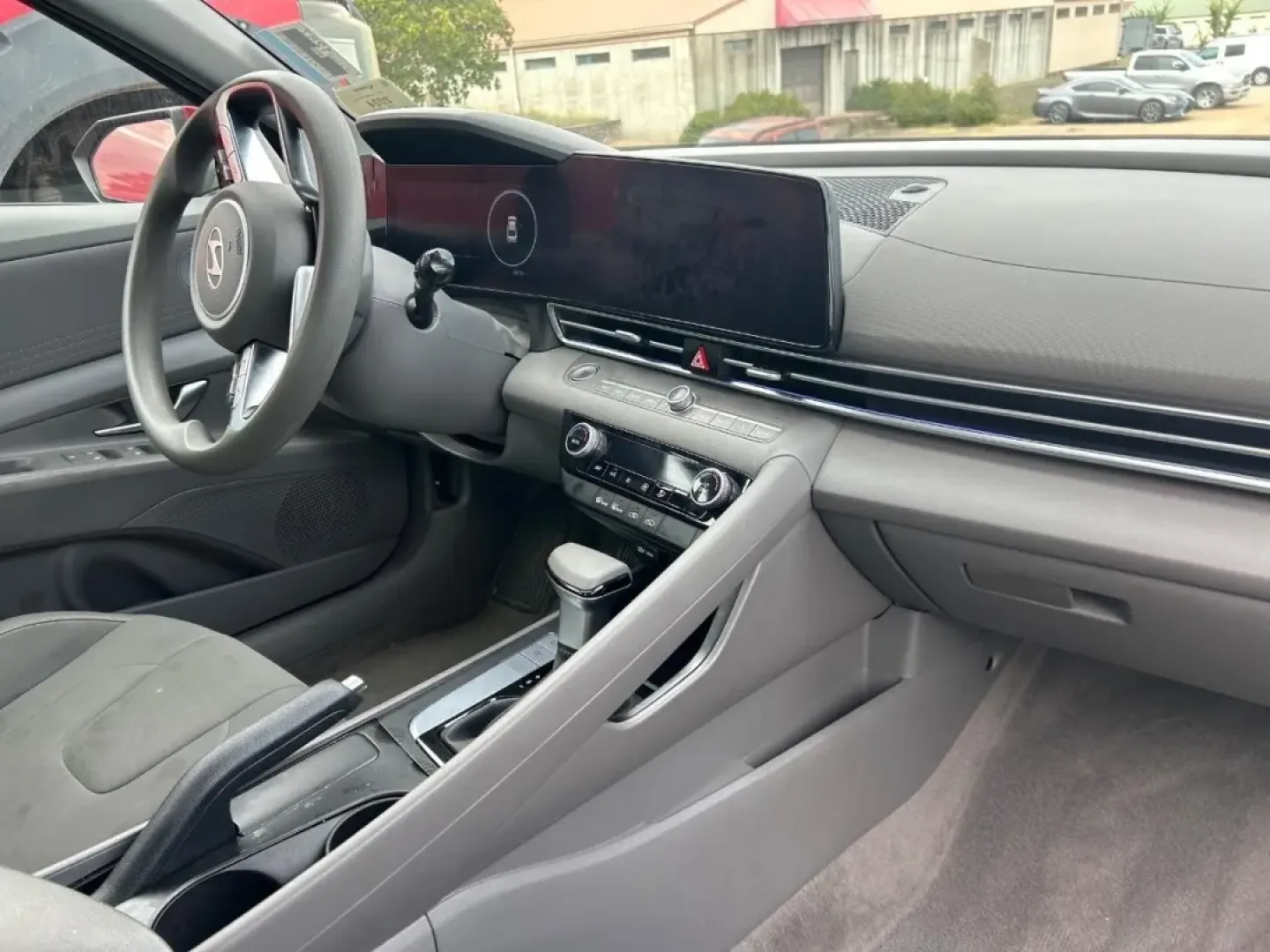 2024 /Black Cloth Hyundai Elantra SEL (KMHLM4DG3RU) with an 2.0L MPI DOHC I4 D-CVVT engine, Automatic transmission, located at 970 Woodlawn Dr., Farmington, MO, 63640, (573) 431-7800, 37.825642, -90.468674 - **Unleash Your Daily Adventure with the 2024 Hyundai Elantra Perfect for Commuters and Family Life!**<br /> <br /> Discover your next reliable ride at Pettus CDJR Farmington, located conveniently at 970 Woodlawn Drive, Farmington, MO 63640. Our dealership specializes in quality used vehicles, ensur - Photo#7