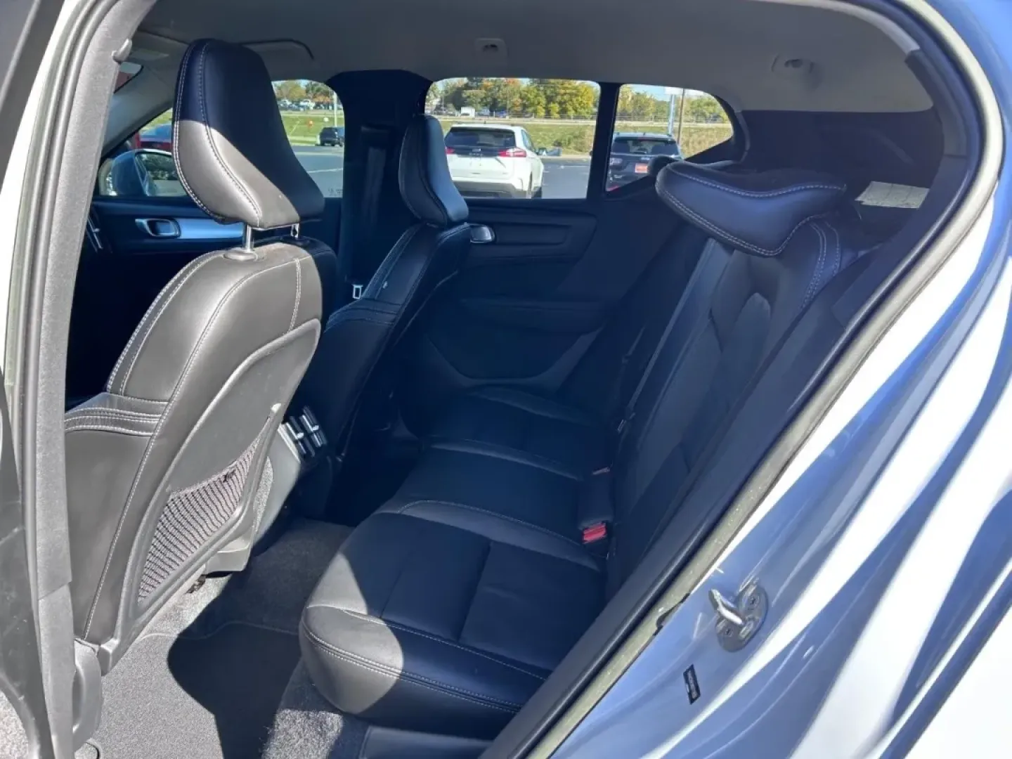 2022 /Charcoal Leather Volvo XC40 Momentum (YV4AC2HK4N2) with an 2.0L 16V DI I4 Turbocharged Drive-E engine, Automatic transmission, located at 970 Woodlawn Dr., Farmington, MO, 63640, (573) 431-7800, 37.825642, -90.468674 - Are you in search of an adventure-ready vehicle that exudes sophistication while providing practicality for your everyday life? Look no further than the 2022 Volvo XC40 Momentum, available now at Pettus CDJR Farmington, your premier OEM dealership located at 970 Woodlawn Drive, Farmington, MO 63640. - Photo#9